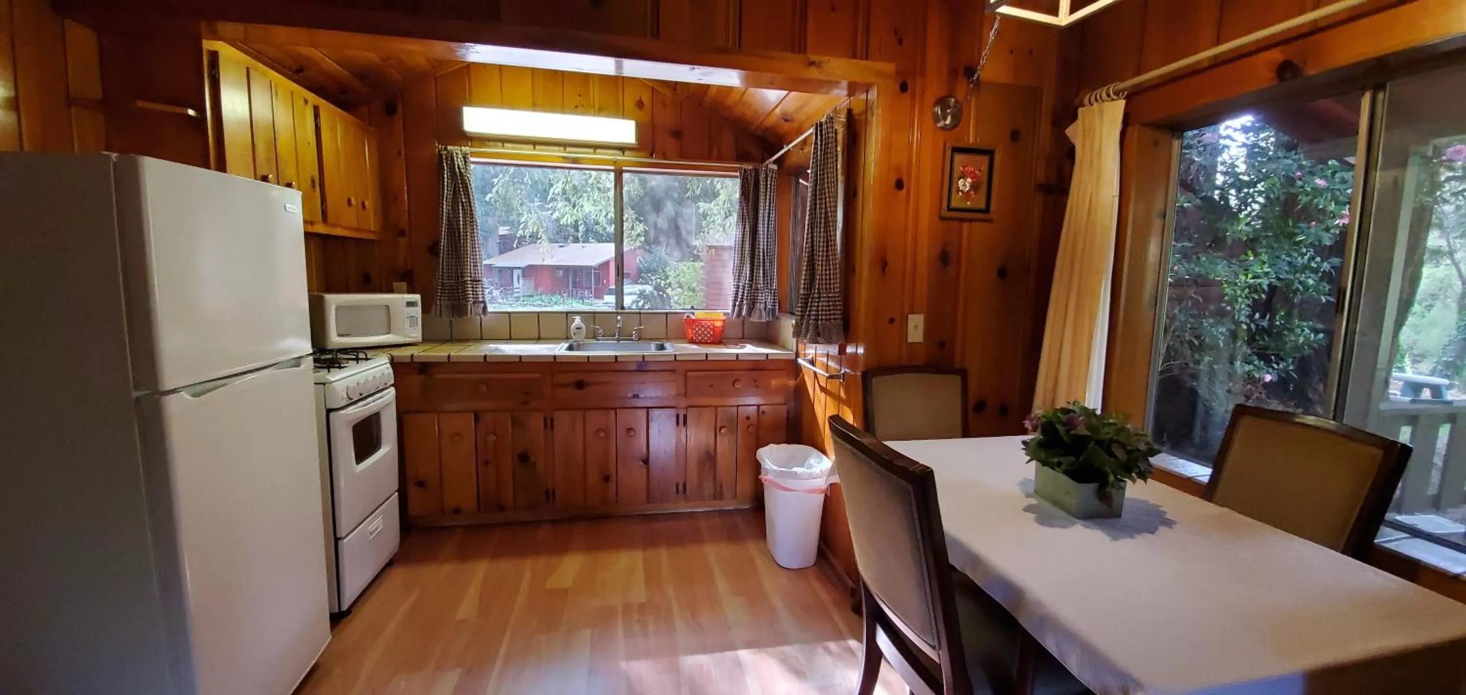 Kitchen or kitchenette, Kitchen/Kitchenette in Fern River Resort