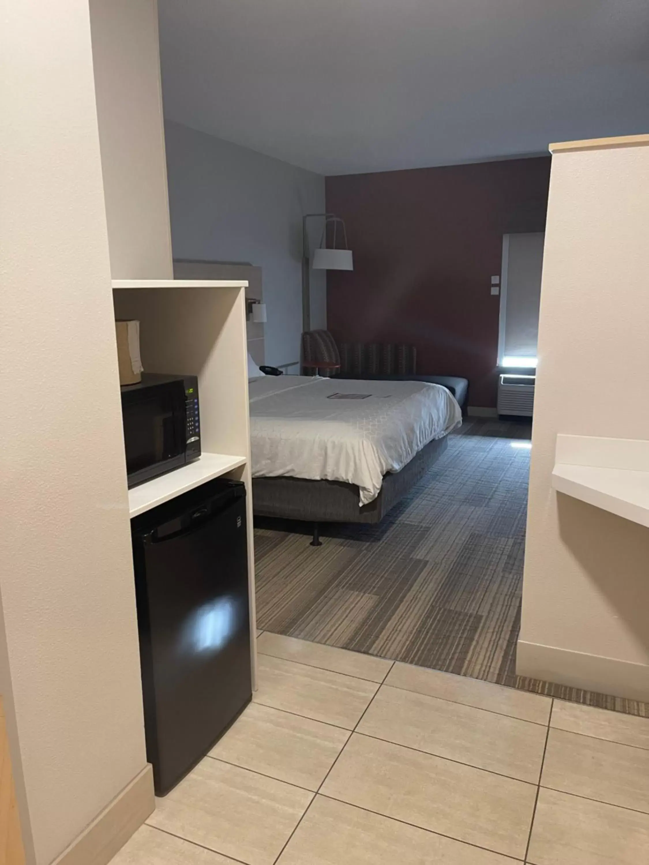 Bedroom, Bed in Holiday Inn Express Cedar Rapids - Collins Road, an IHG Hotel