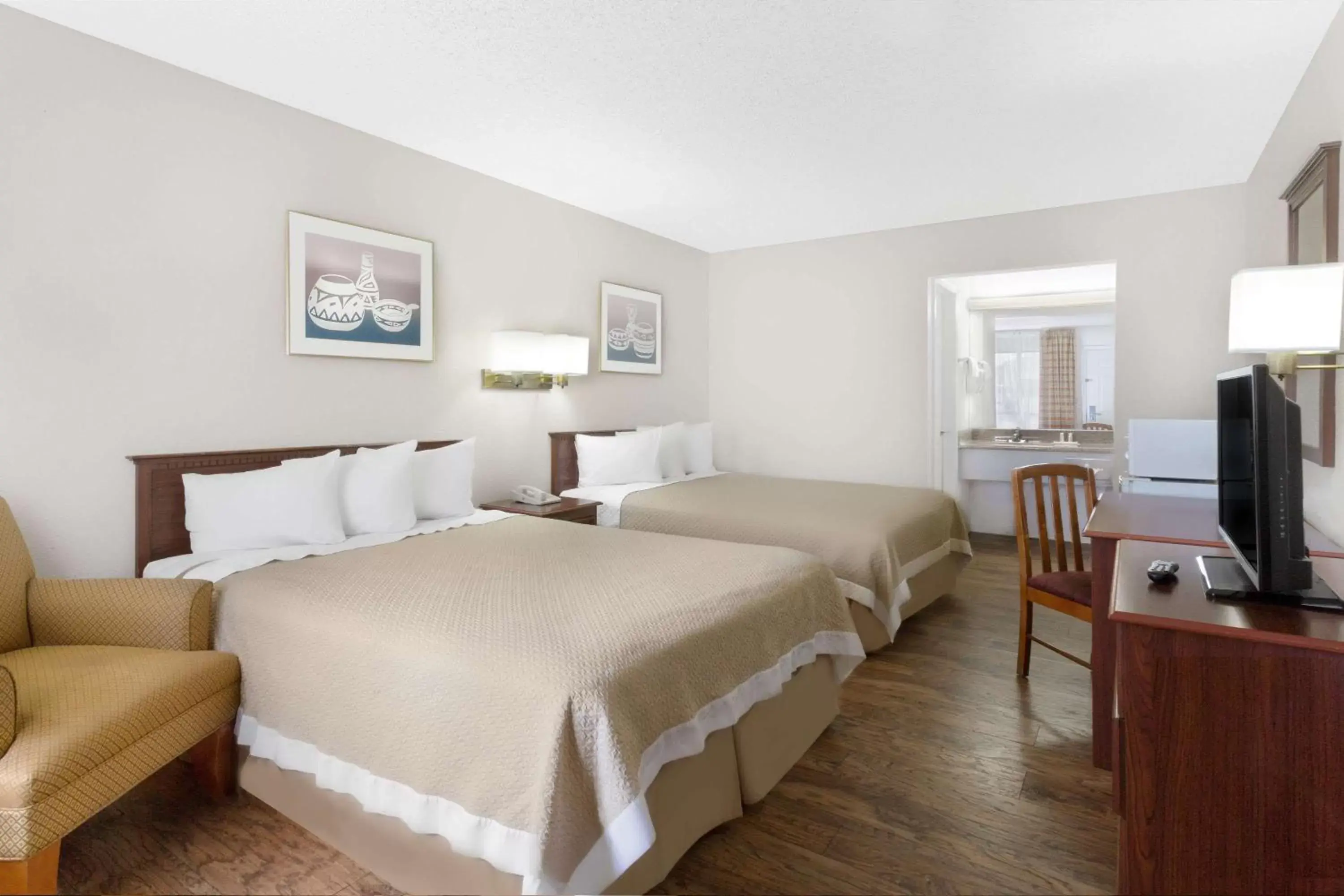 Photo of the whole room, Bed in Days Inn by Wyndham Kingman West