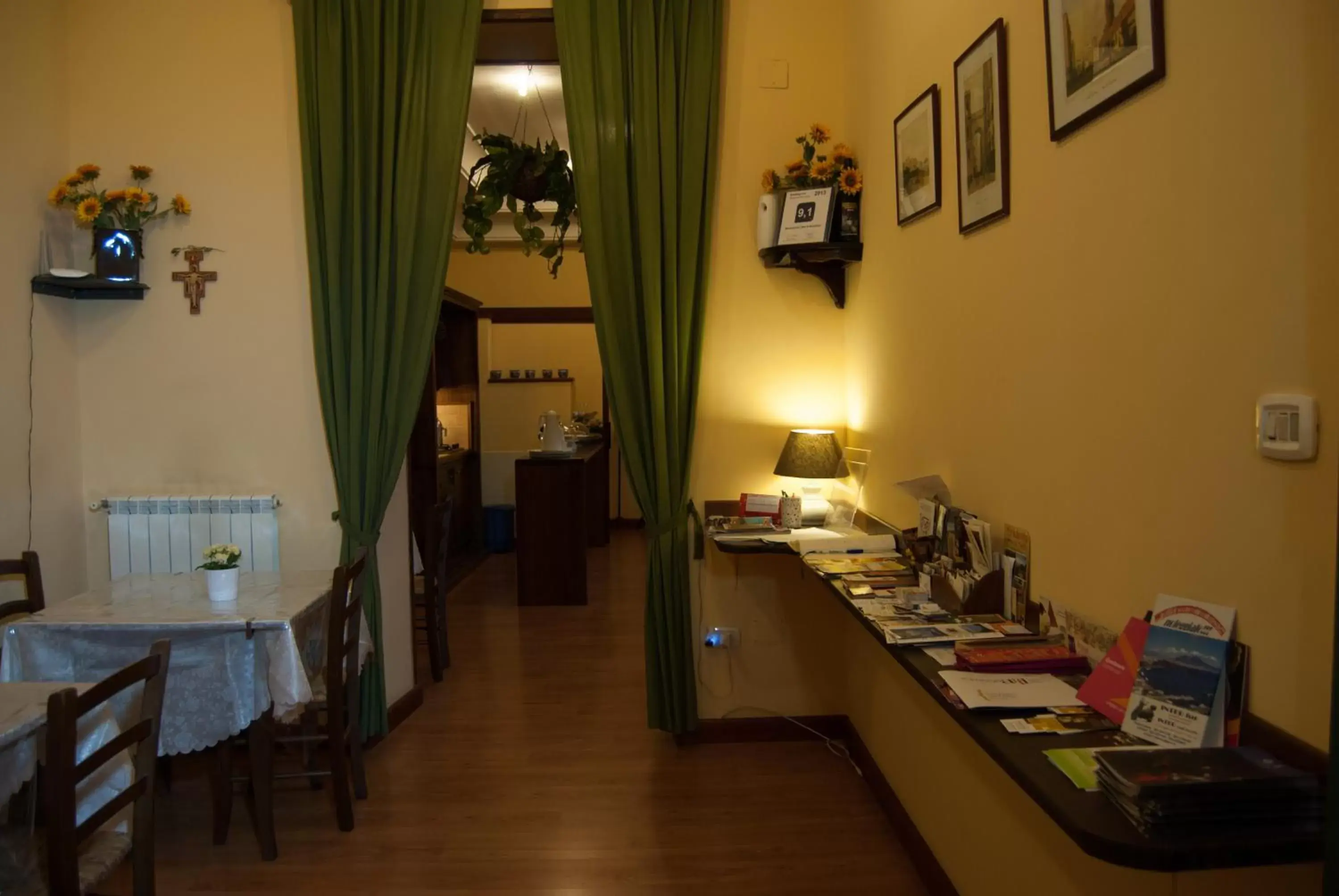 Communal lounge/ TV room, Restaurant/Places to Eat in Monteoliveto Bed & Breakfast