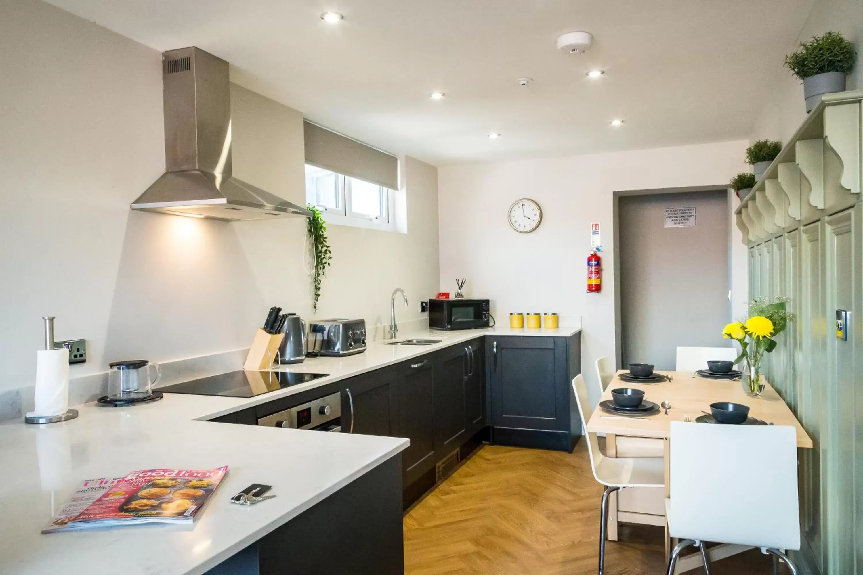 Dining area, Kitchen/Kitchenette in Goodramgate Apartments