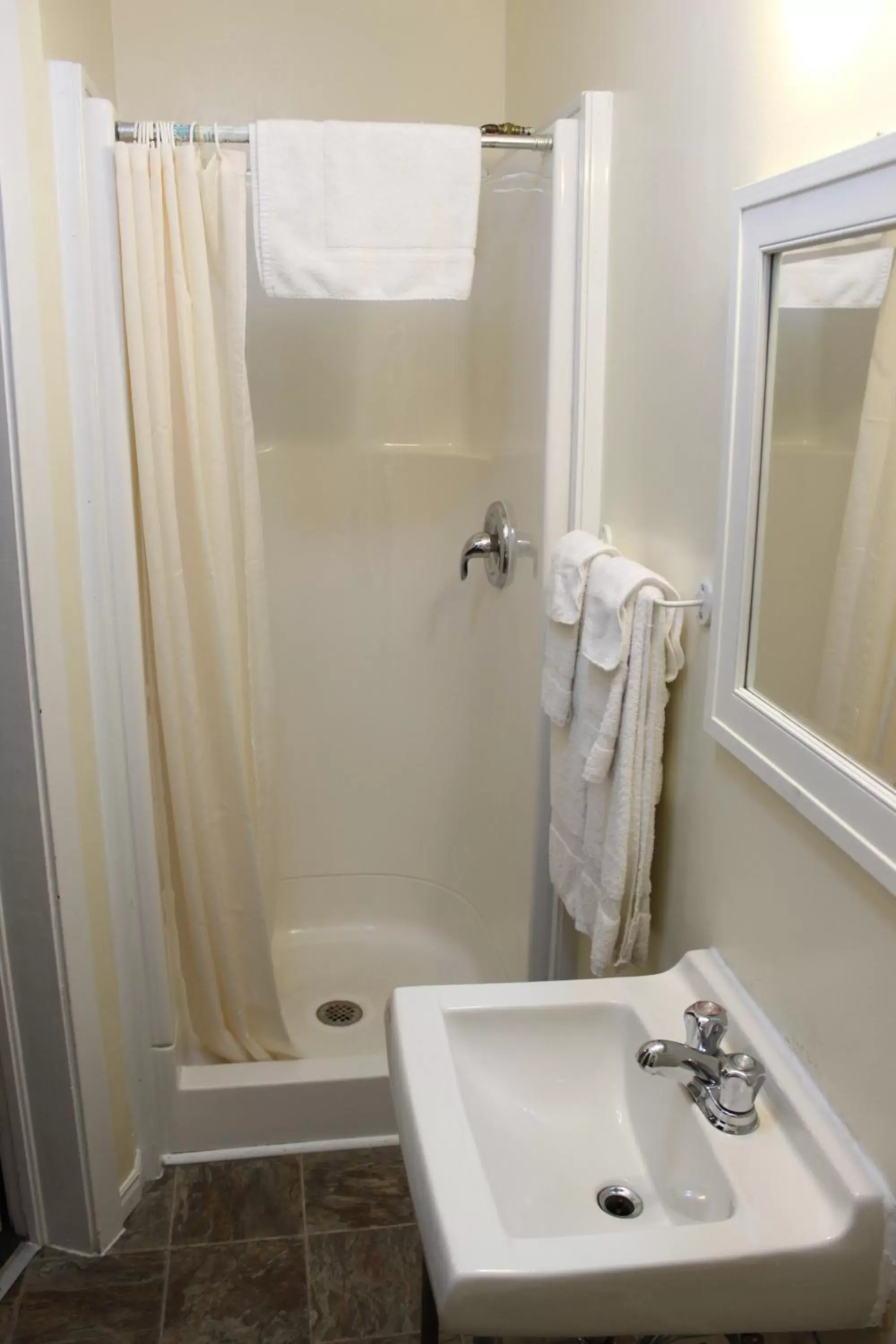 Shower, Bathroom in Hawberry Motel