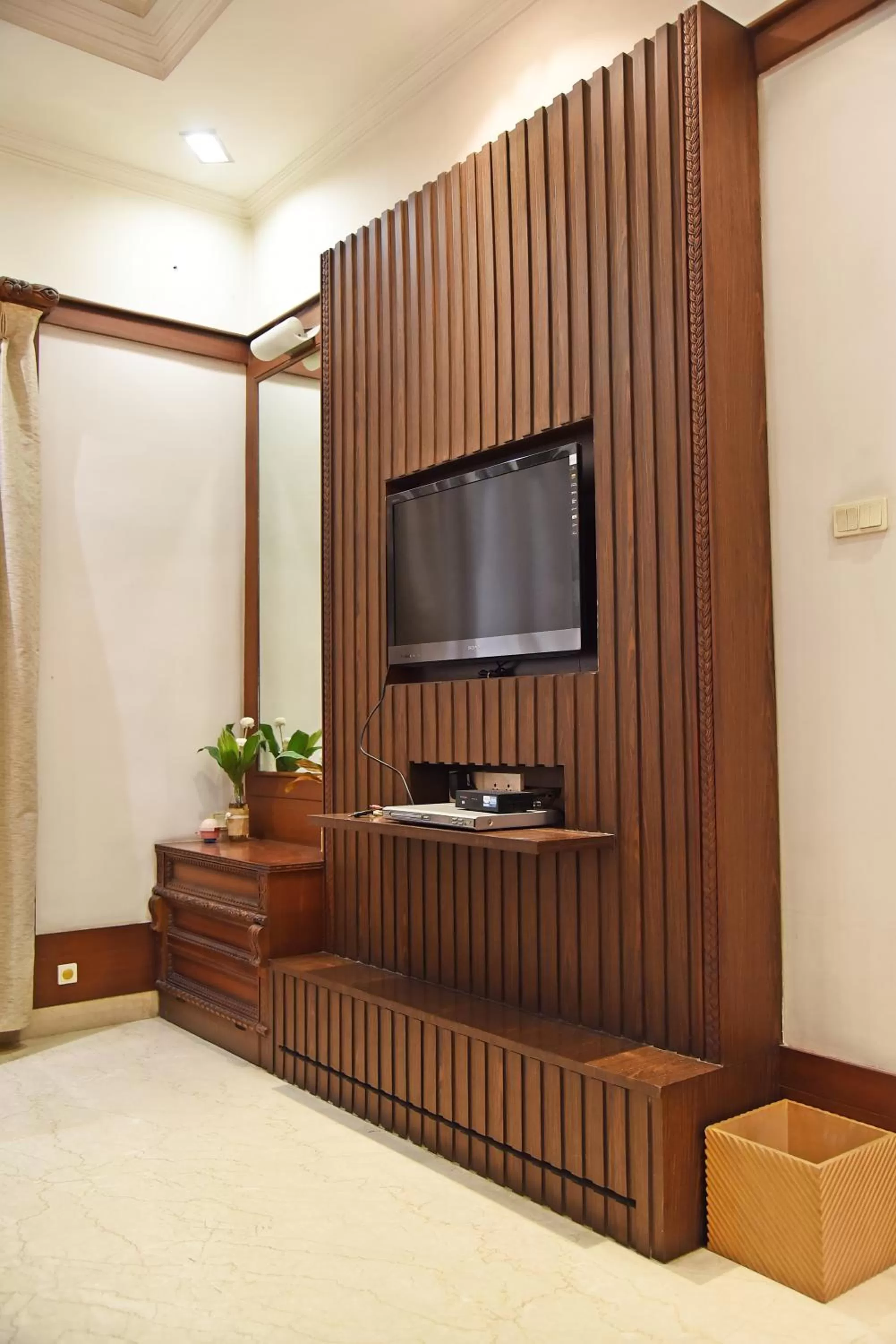 TV and multimedia in The Moira - Bed and Breakfast