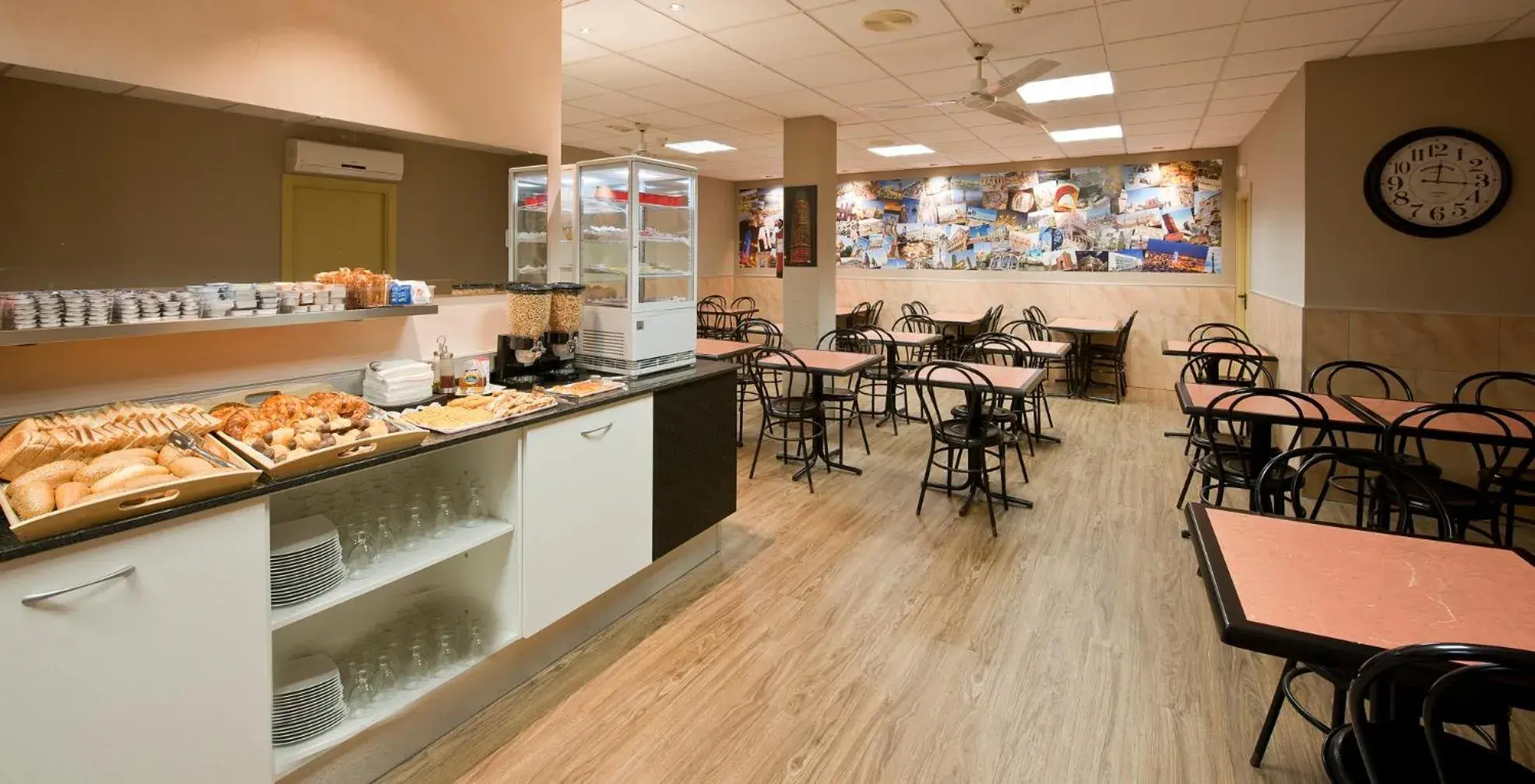 Restaurant/places to eat in Hostal Barcelona Restaurant/places to eat in Hostal Barcelona