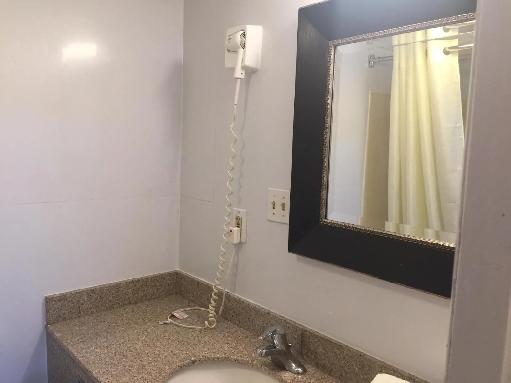 Bathroom in Econo Lodge Inn & Suites Lake Harmony - Pocono Mountains Area