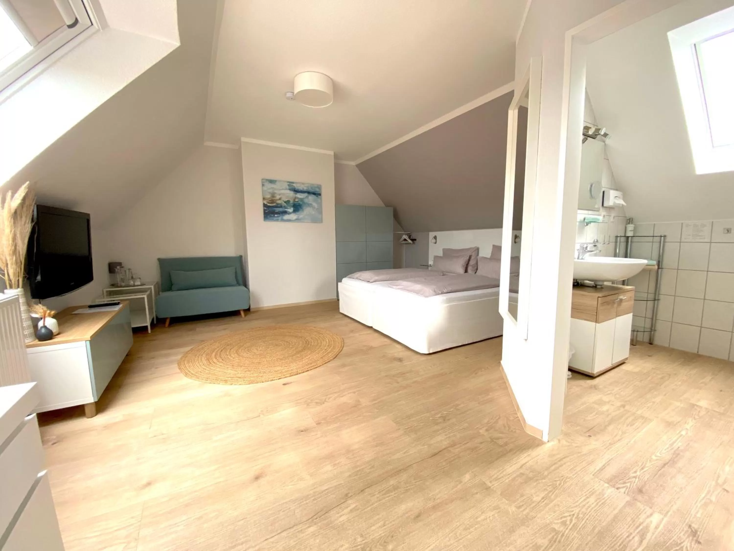 Bathroom, Bed in Hotel zur Bever