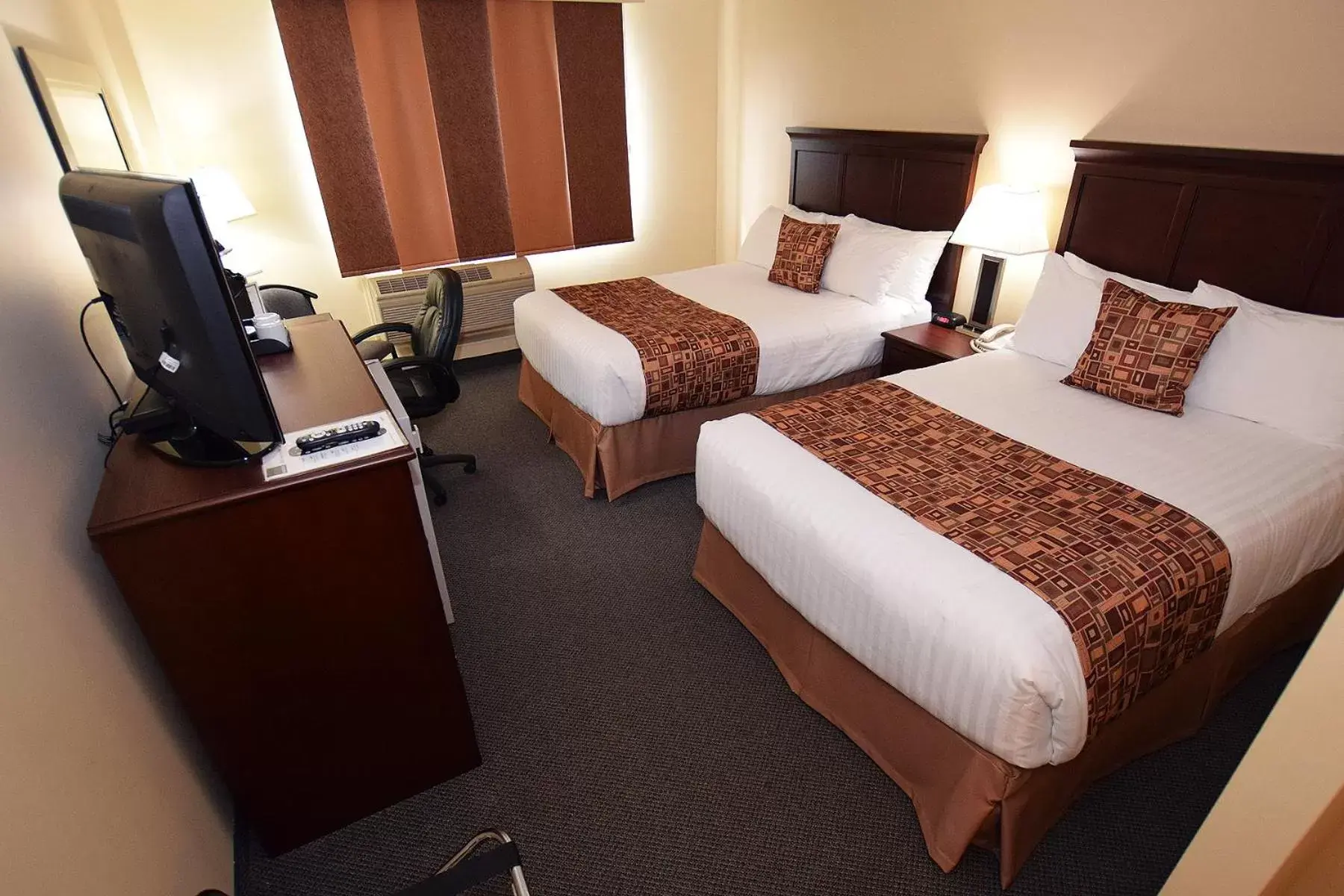Bed in Lakeland Inn Hotel