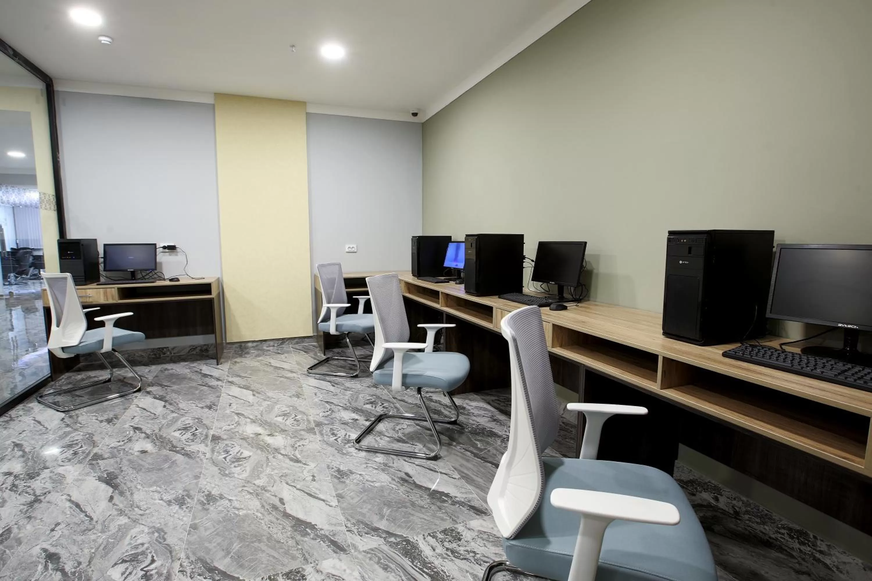 Communal lounge/ TV room, TV/Entertainment Center in Sahid Zarafshon