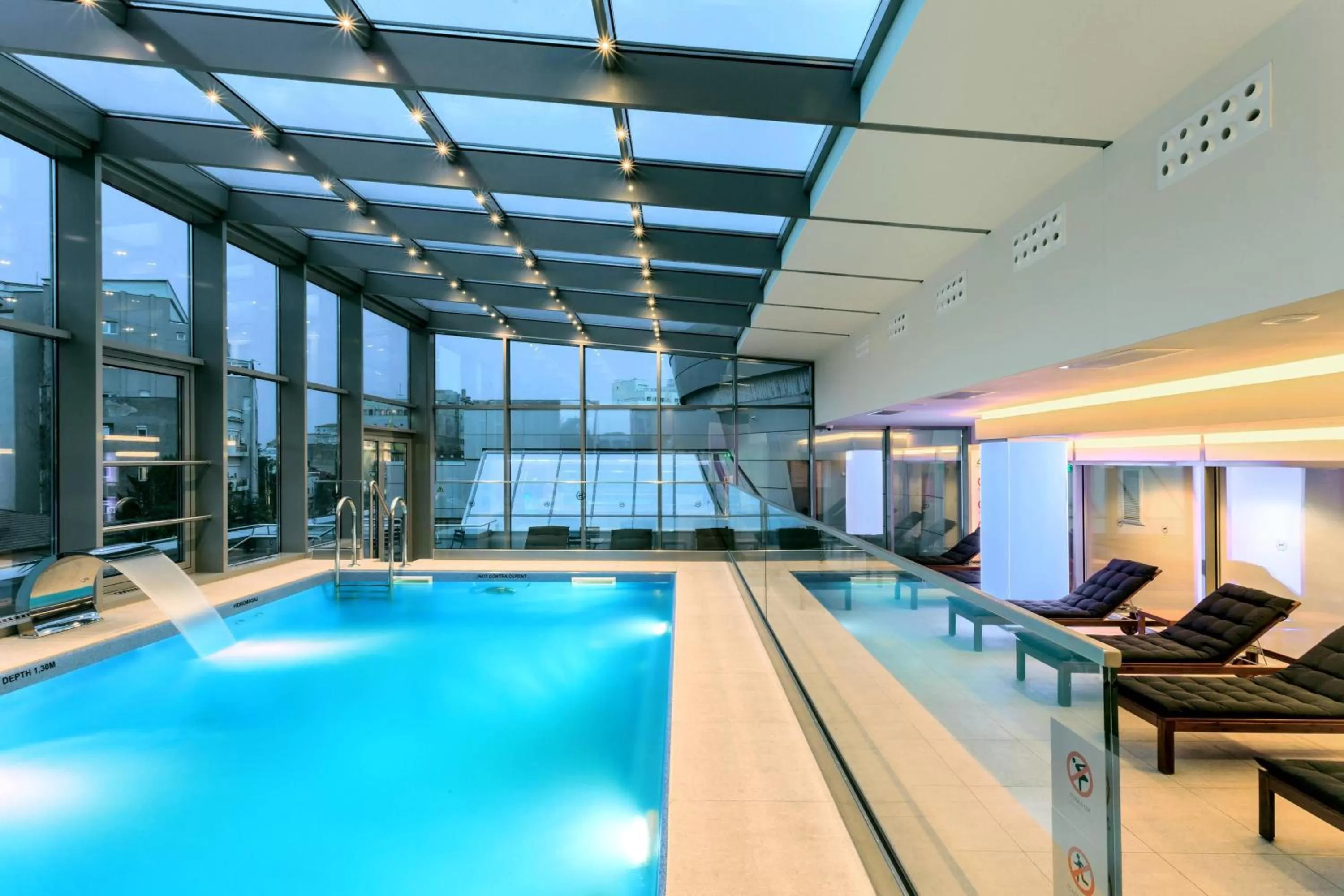 Swimming pool in Sheraton Bucharest Hotel