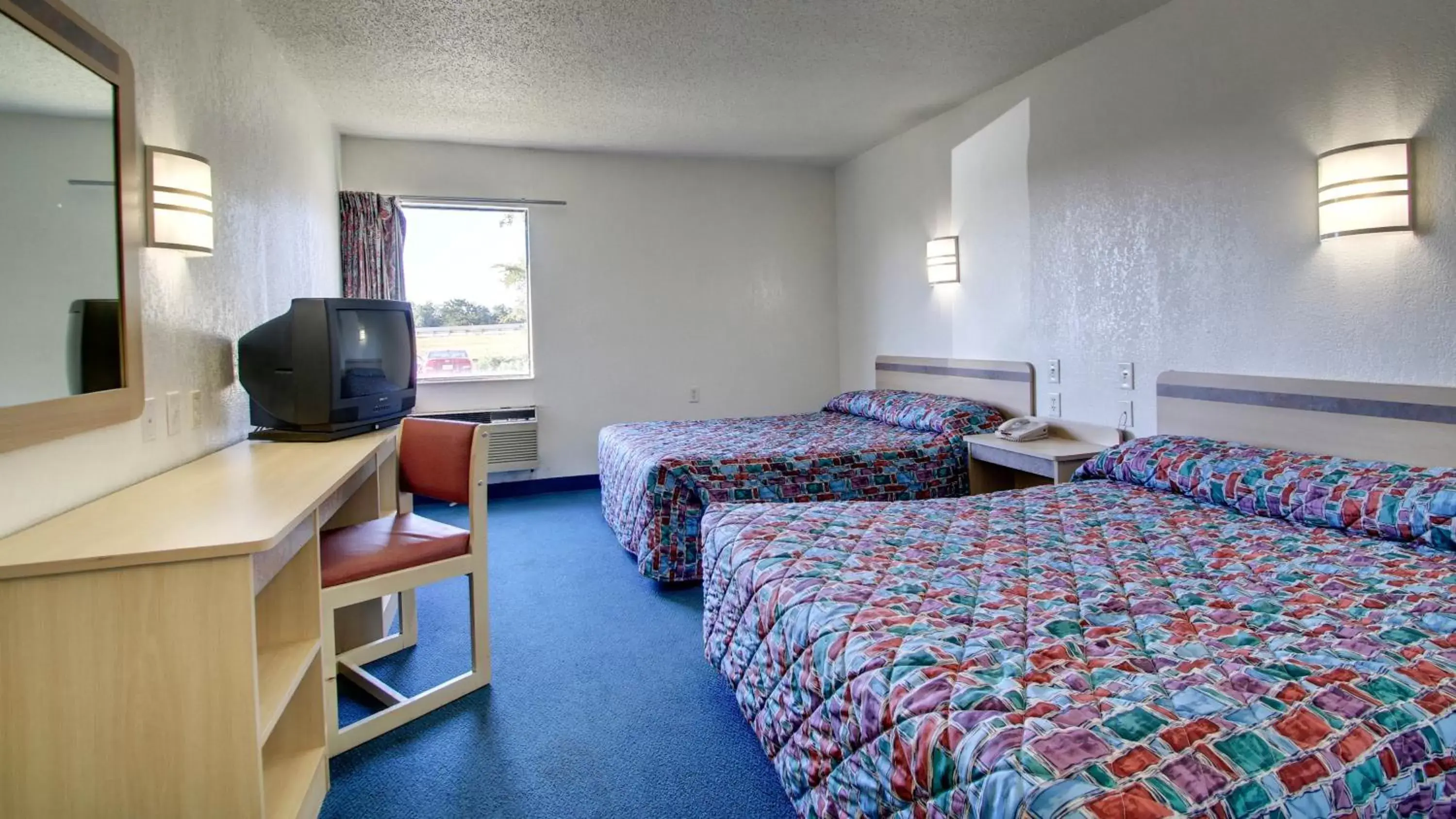 Photo of the whole room, Bed in Baymont Inn & Suites Shawnee
