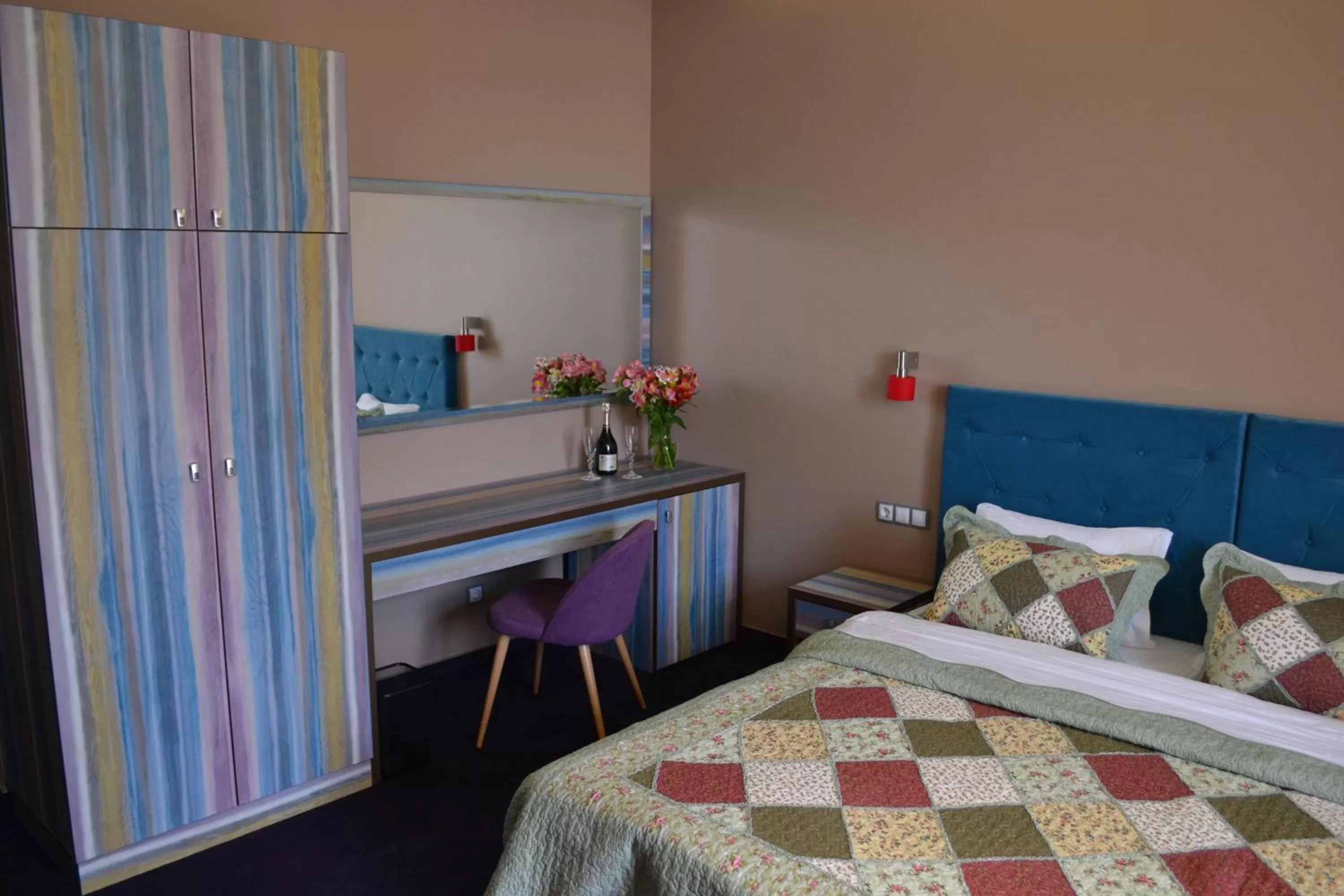 Decorative detail, Bed in Horizon Hotel