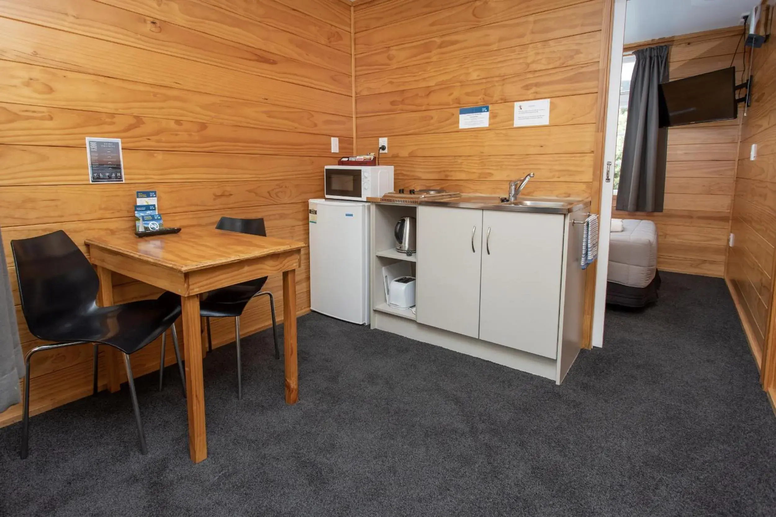 Kitchen or kitchenette, Kitchen/Kitchenette in Wellington TOP 10 Holiday Park
