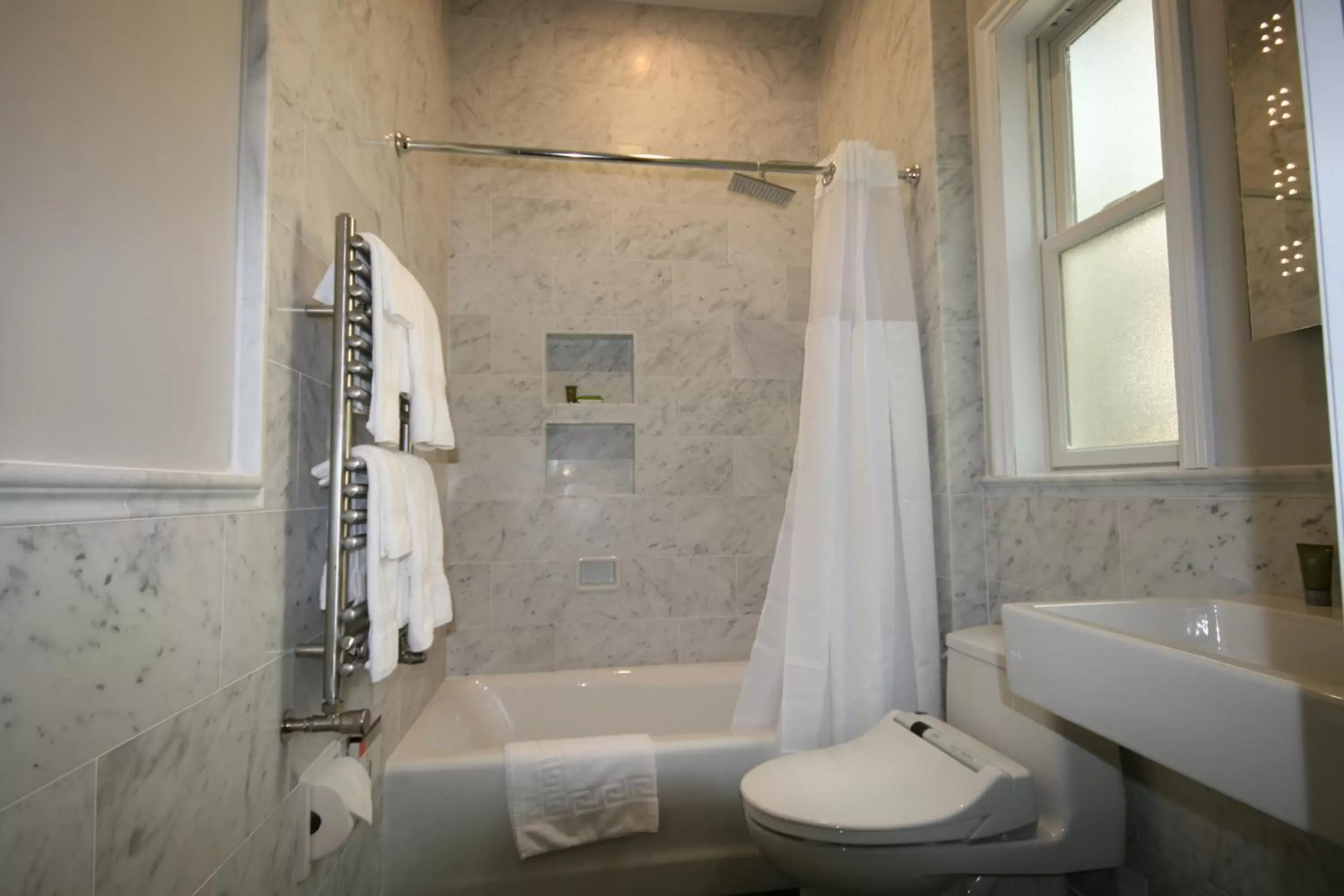 Shower, Bathroom in Monte Cristo Bed and Breakfast