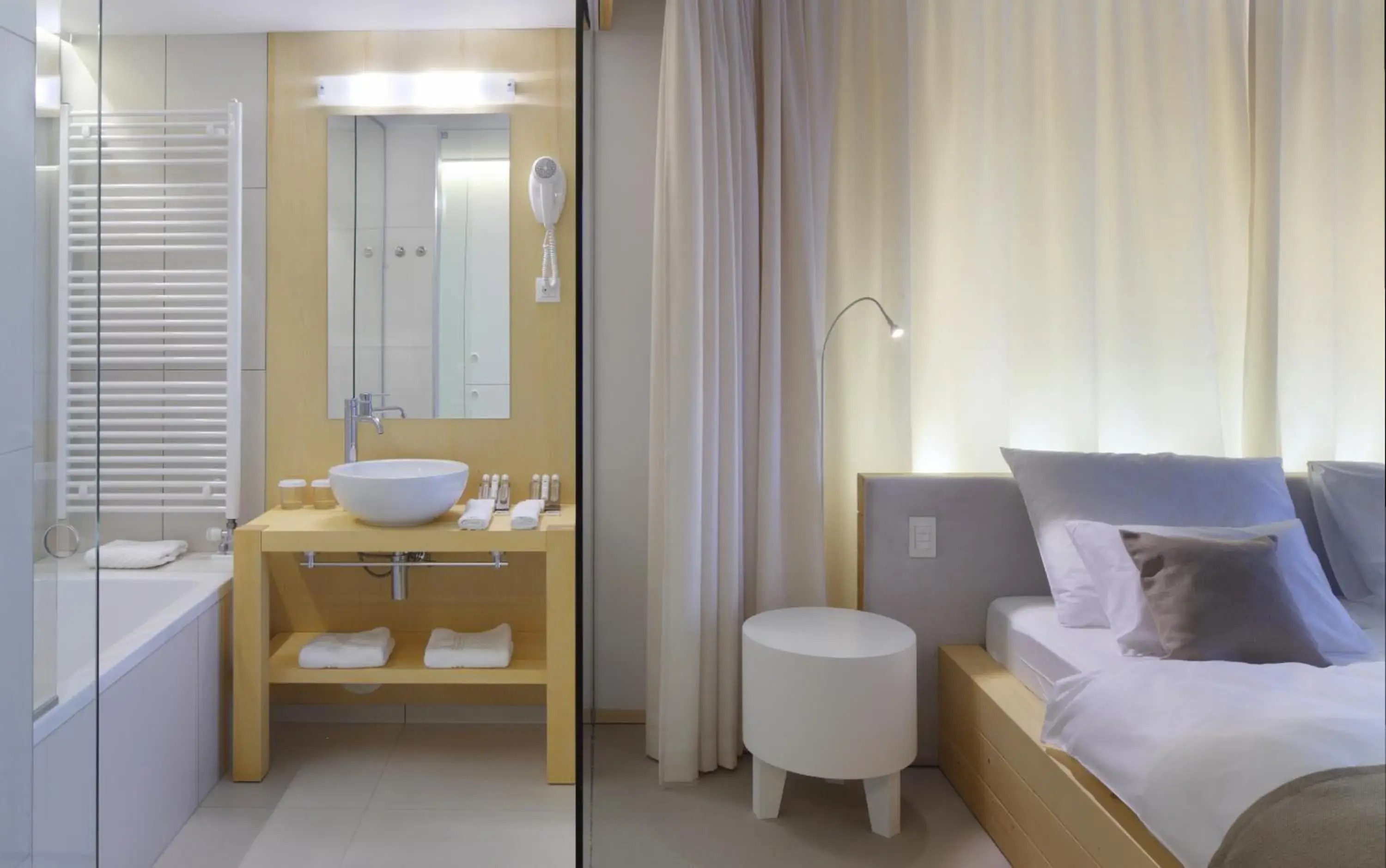 Bed, Bathroom in Hotel Nox