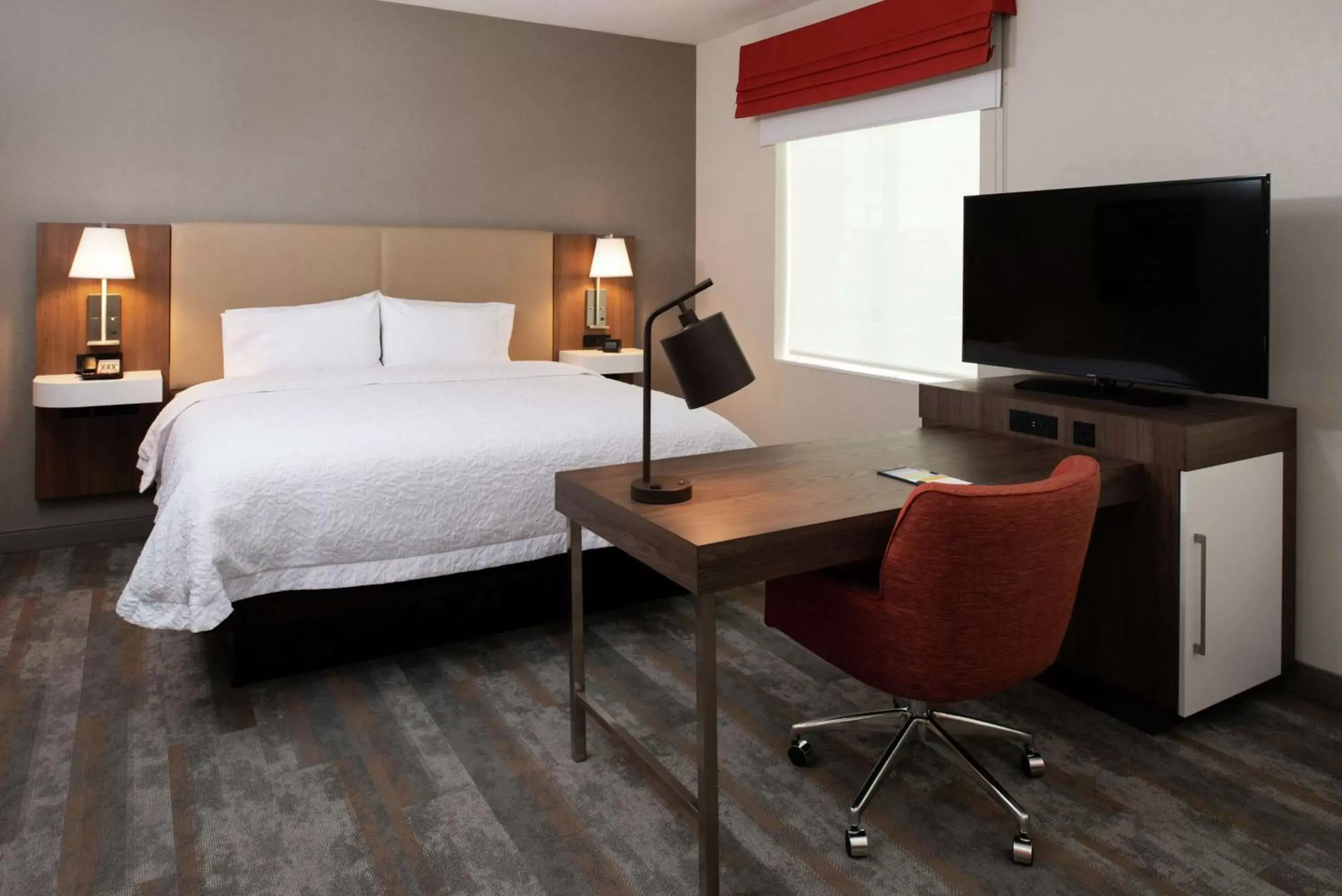 Bedroom, Bed in Hampton Inn & Suites Buena Park