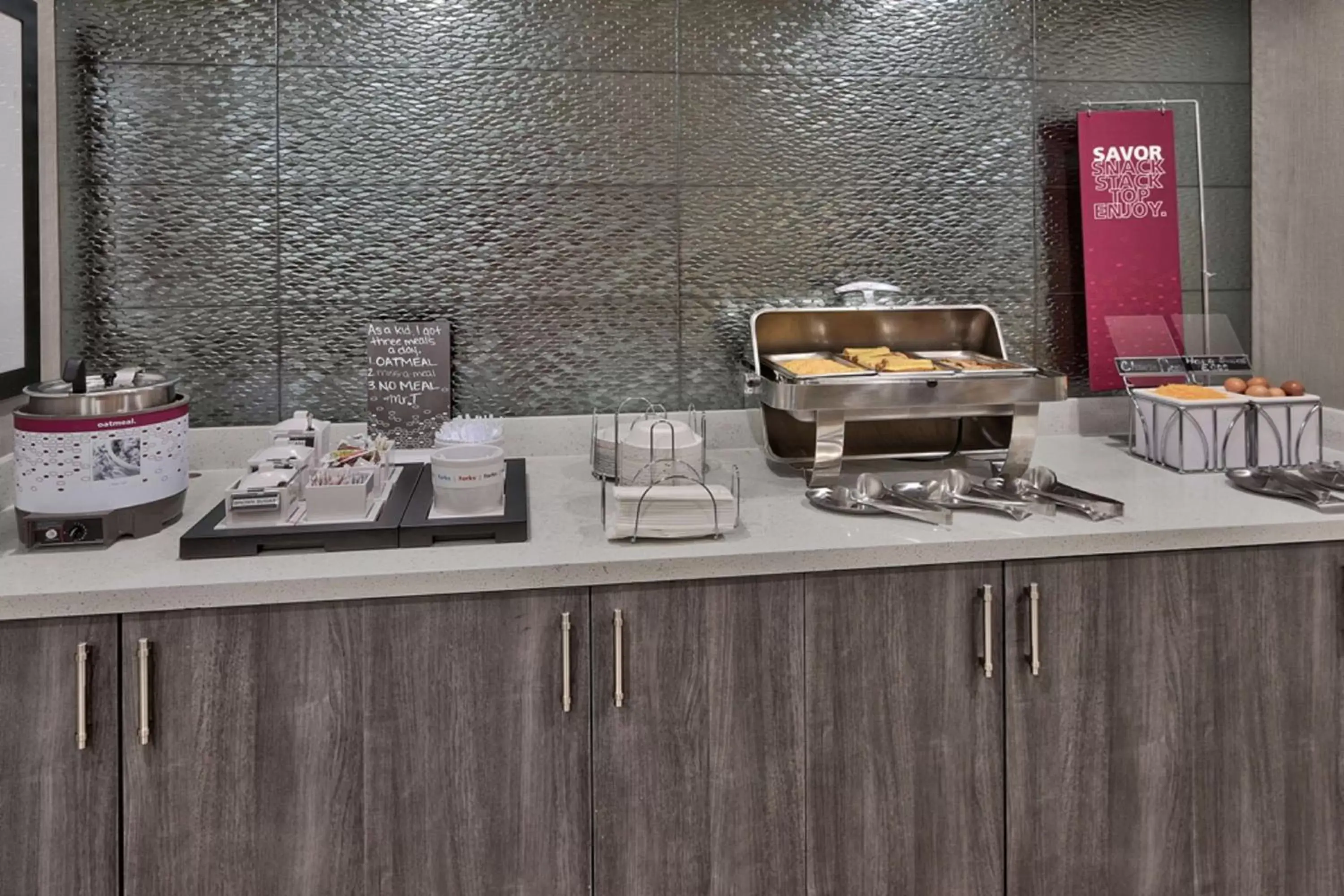 Dining area, Kitchen/Kitchenette in Hampton Inn & Suites Guthrie, OK