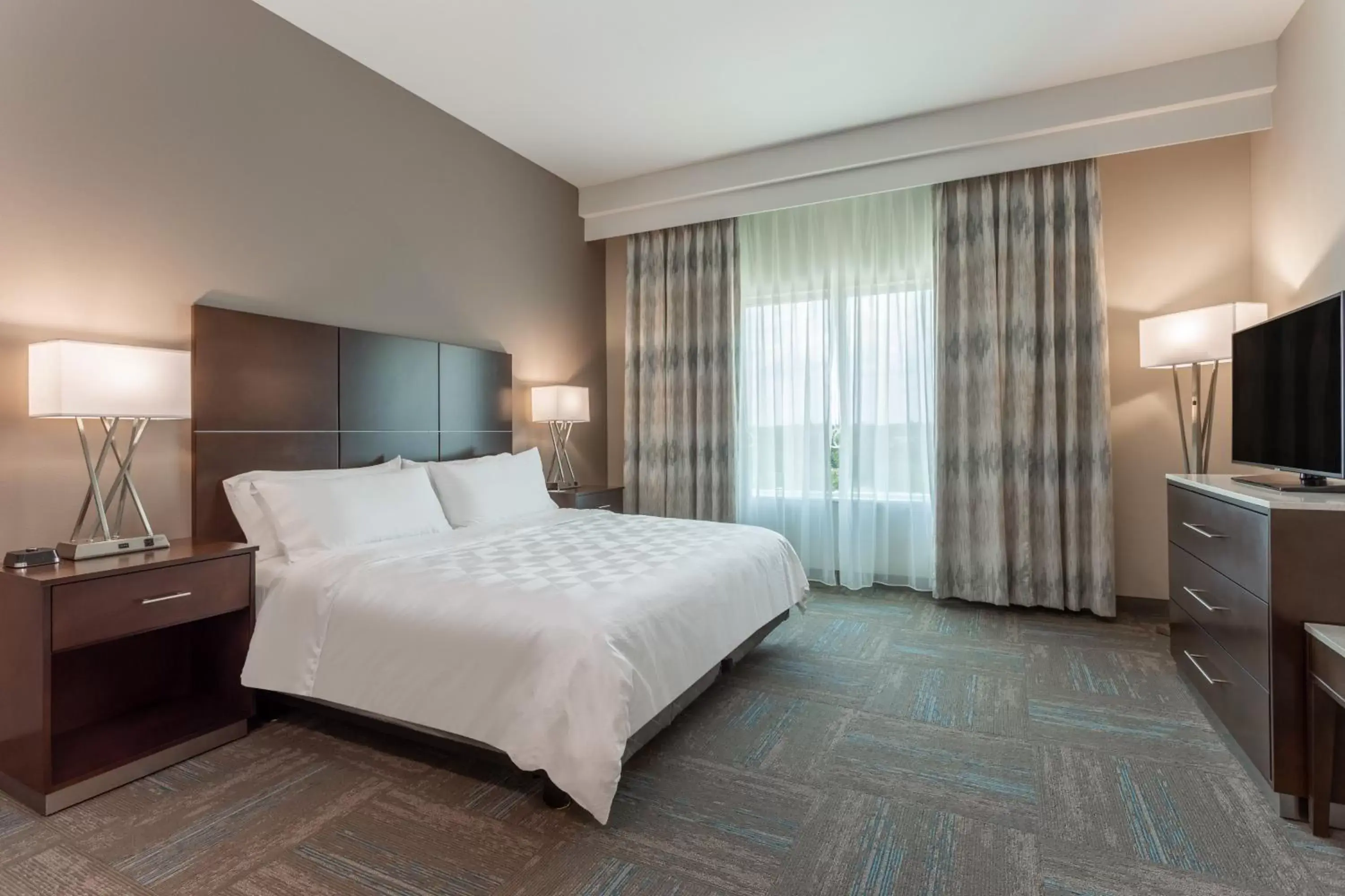 Photo of the whole room, Bed in Holiday Inn & Suites - Jefferson City, an IHG Hotel