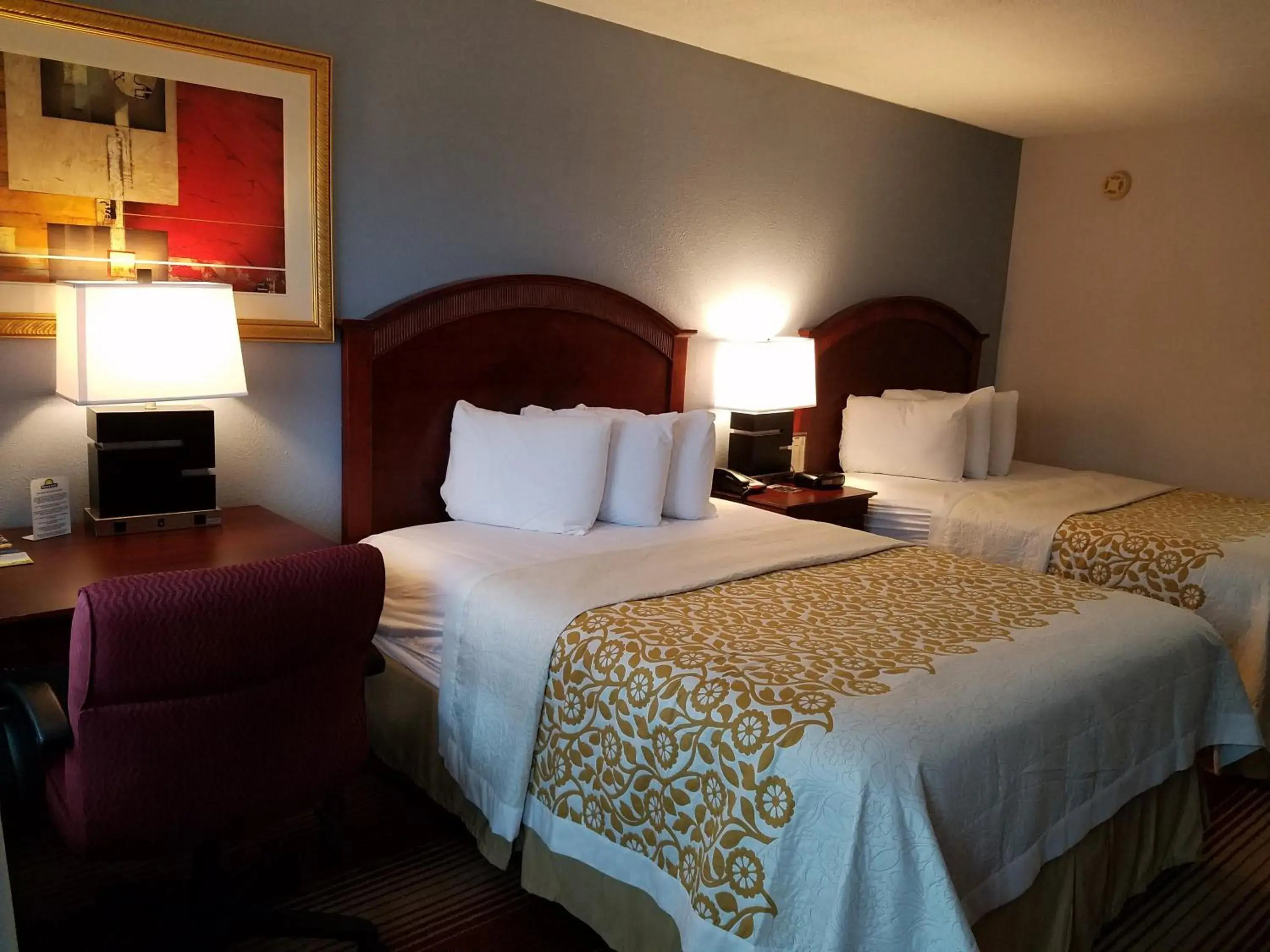 Photo of the whole room, Bed in Days Inn by Wyndham Richmond