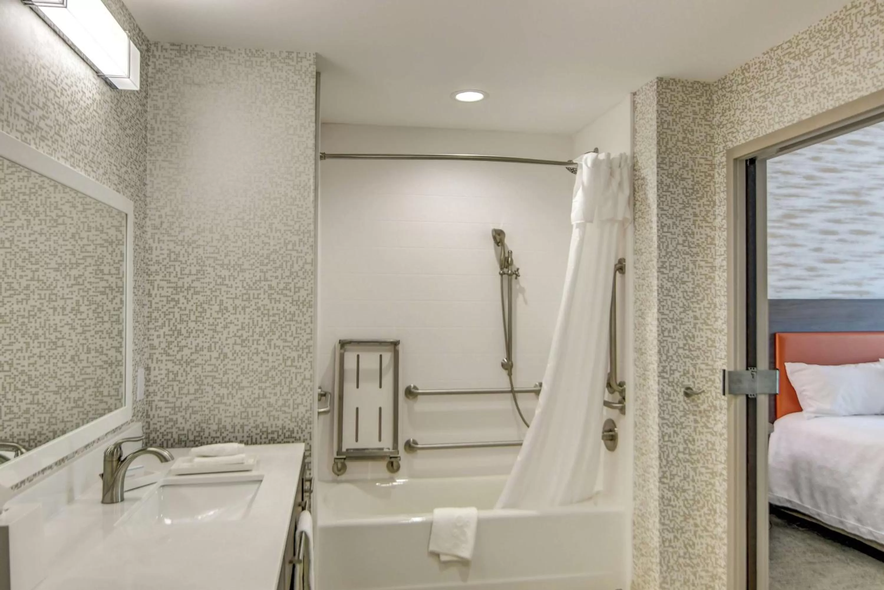 Bathroom, Bed in Home2 Suites By Hilton Foley