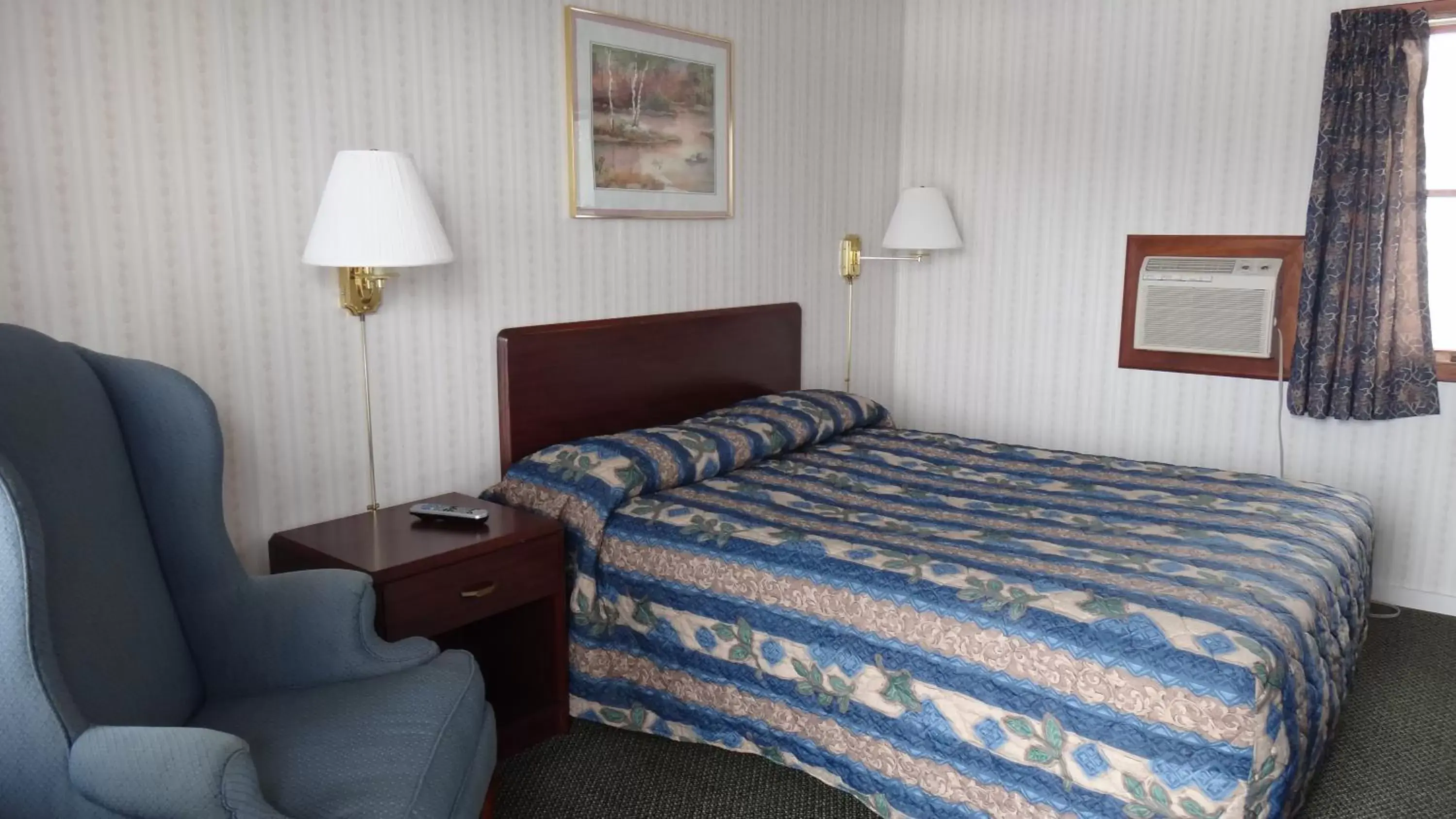 Bed in Pine Ridge Motel