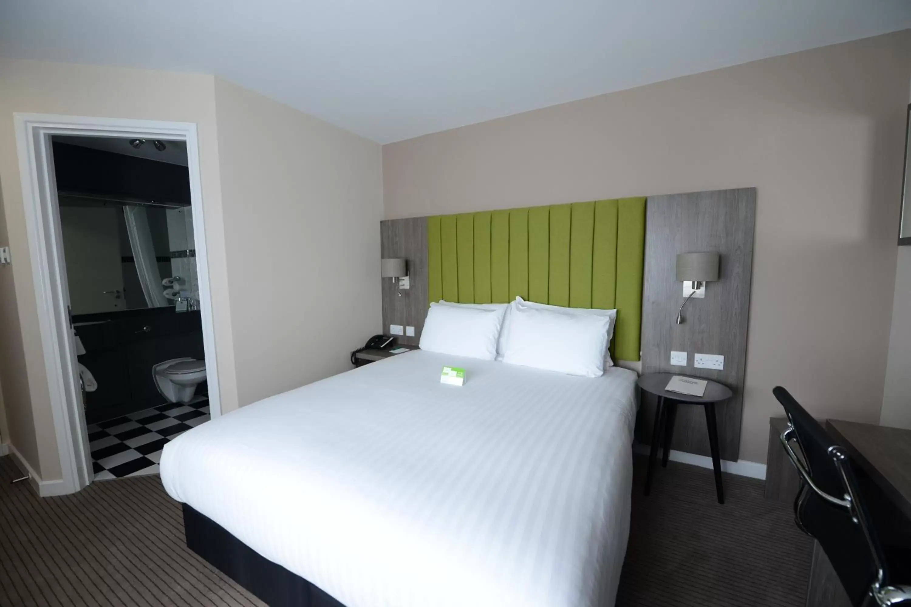 Photo of the whole room, Bed in Holiday Inn Wolverhampton - Racecourse, an IHG Hotel