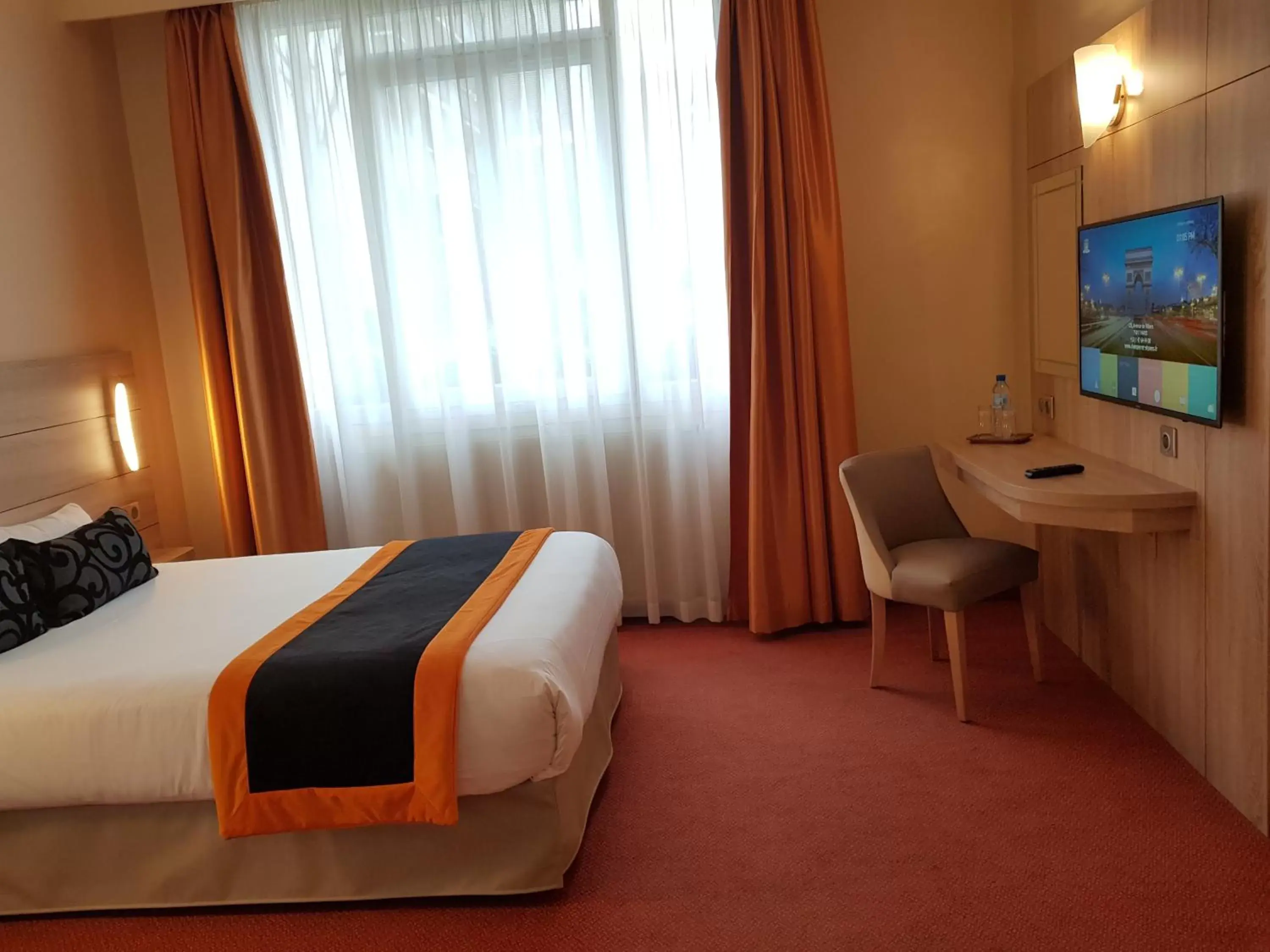 Photo of the whole room, Bed in Hotel Champerret Elysees