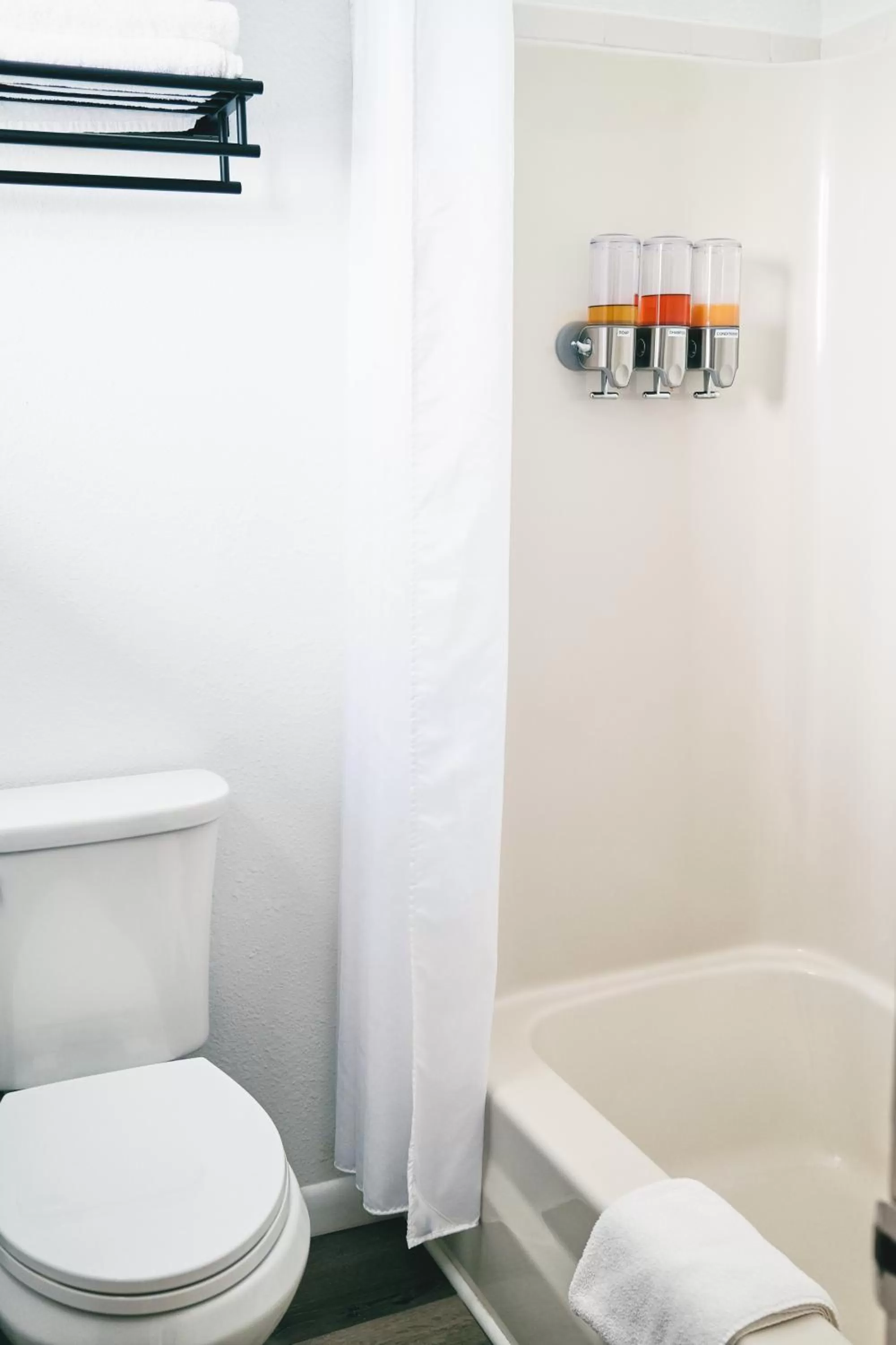 Toilet in Jackalope Motor Lodge