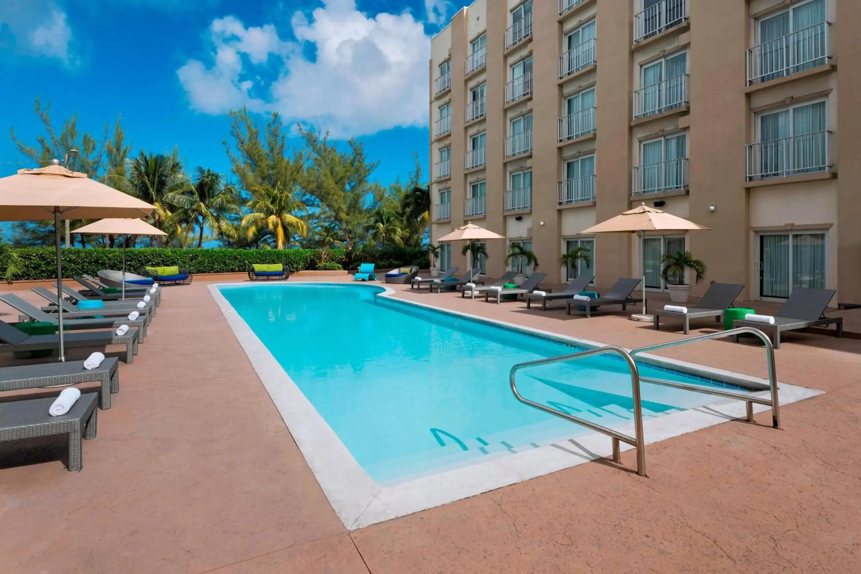 Swimming Pool in Courtyard by Marriott Nassau Downtown/Junkanoo Beach