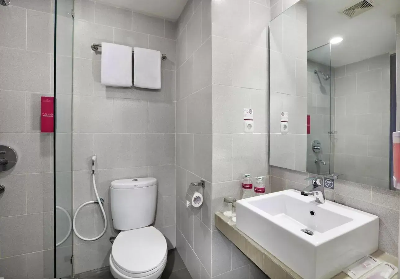 Bathroom in favehotel Olo Padang