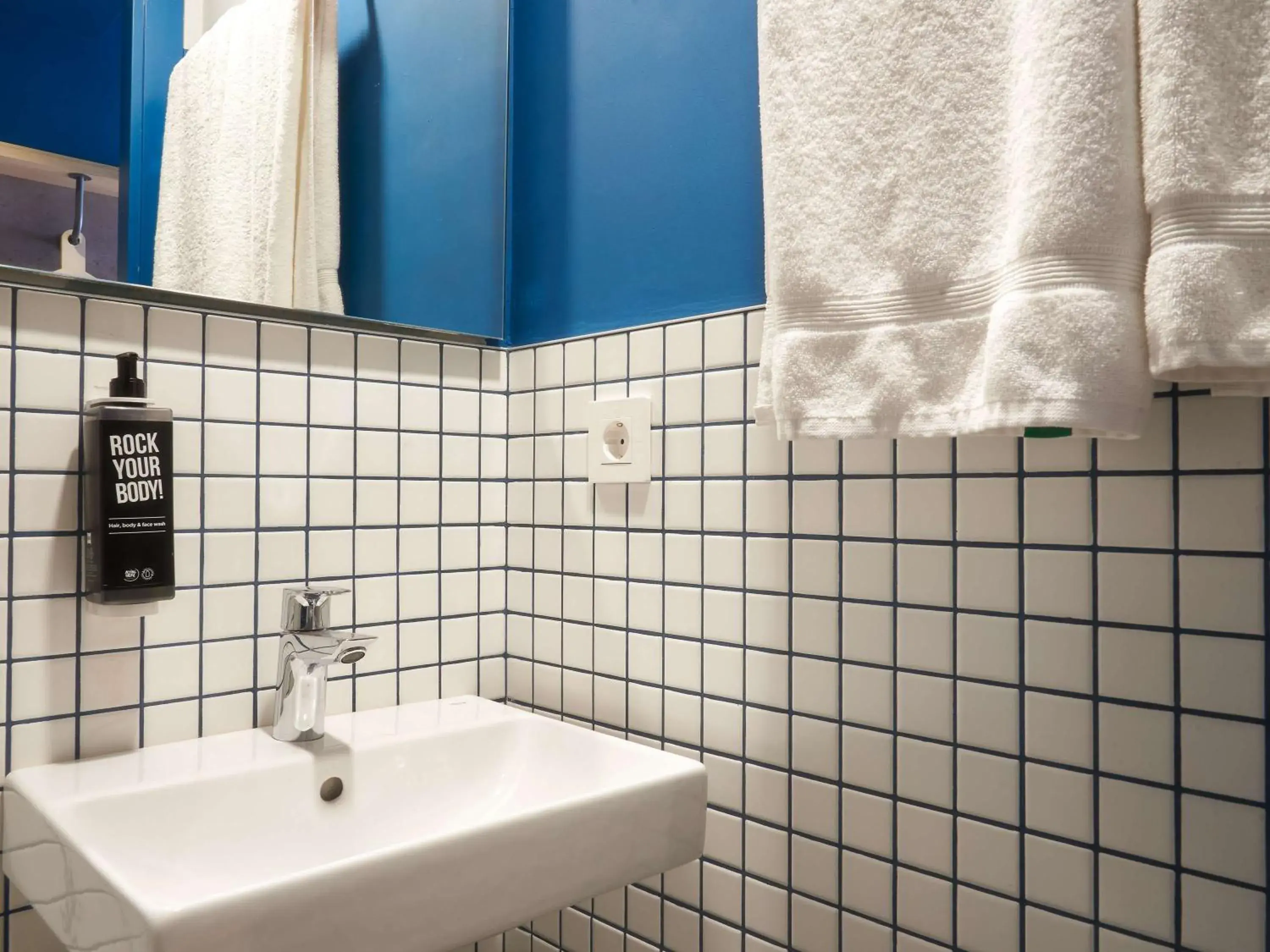 Bathroom in ibis budget Vitoria Gasteiz