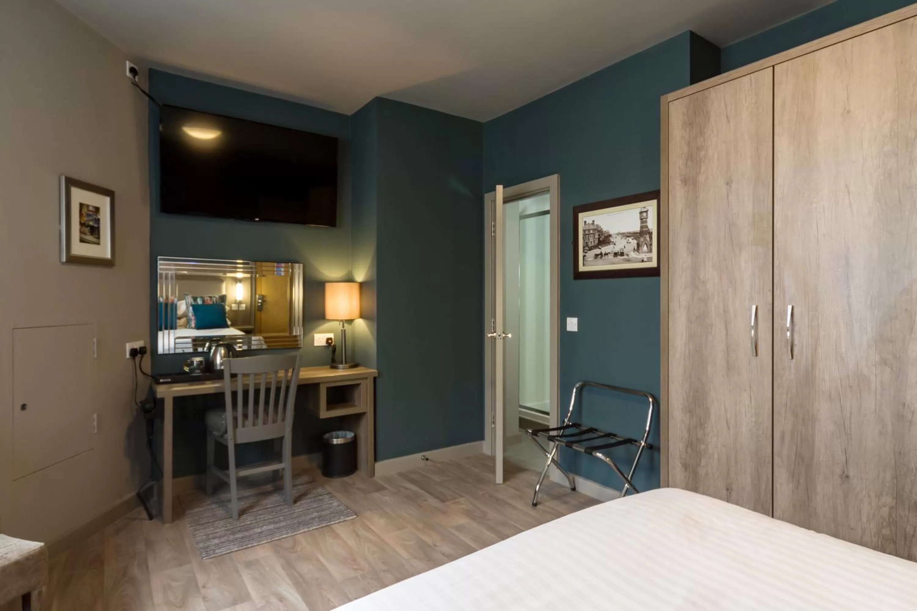 Photo of the whole room, Bed in Hotel No 8