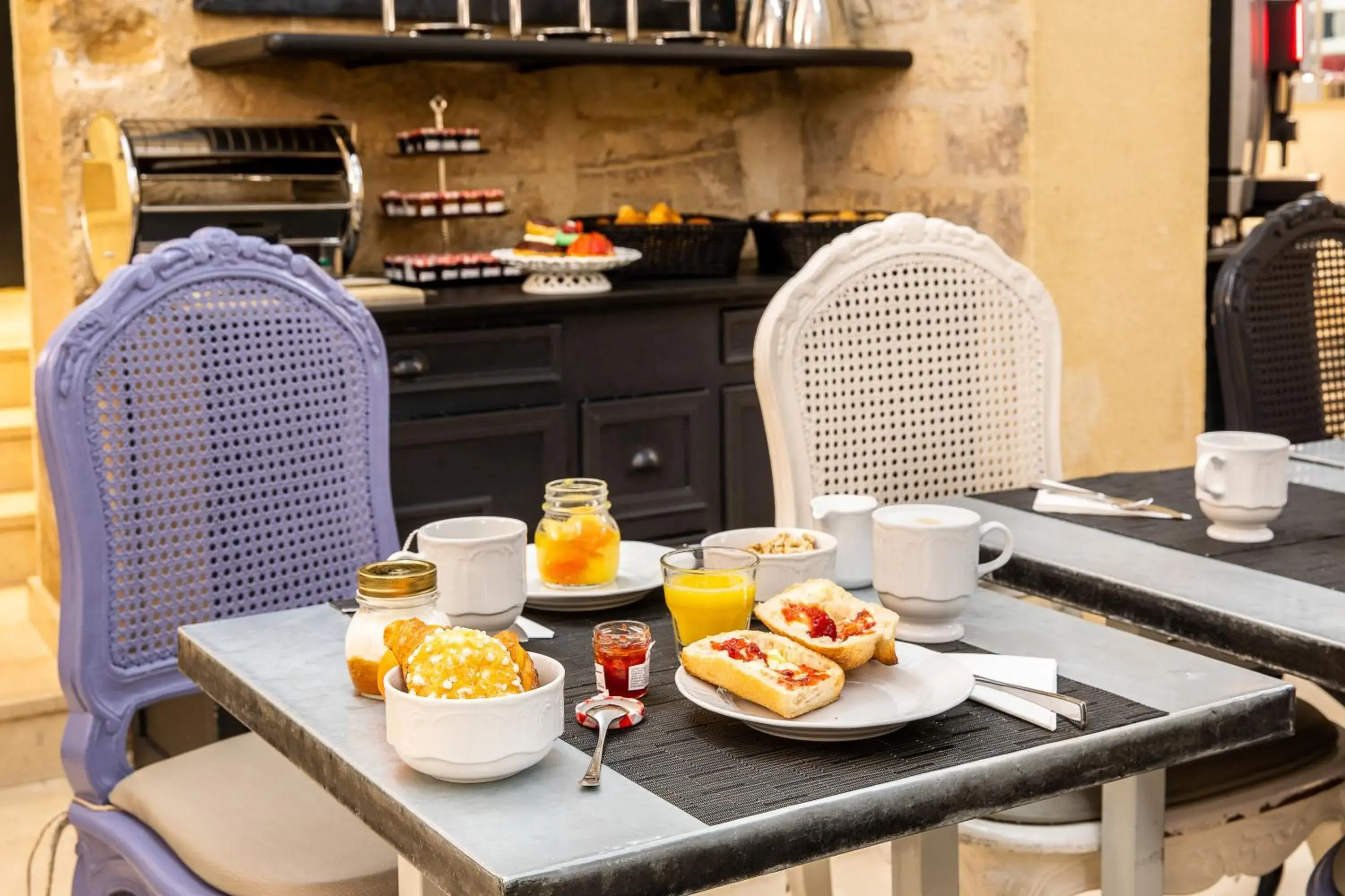 Buffet breakfast in Hôtel des Ducs D'Anjou