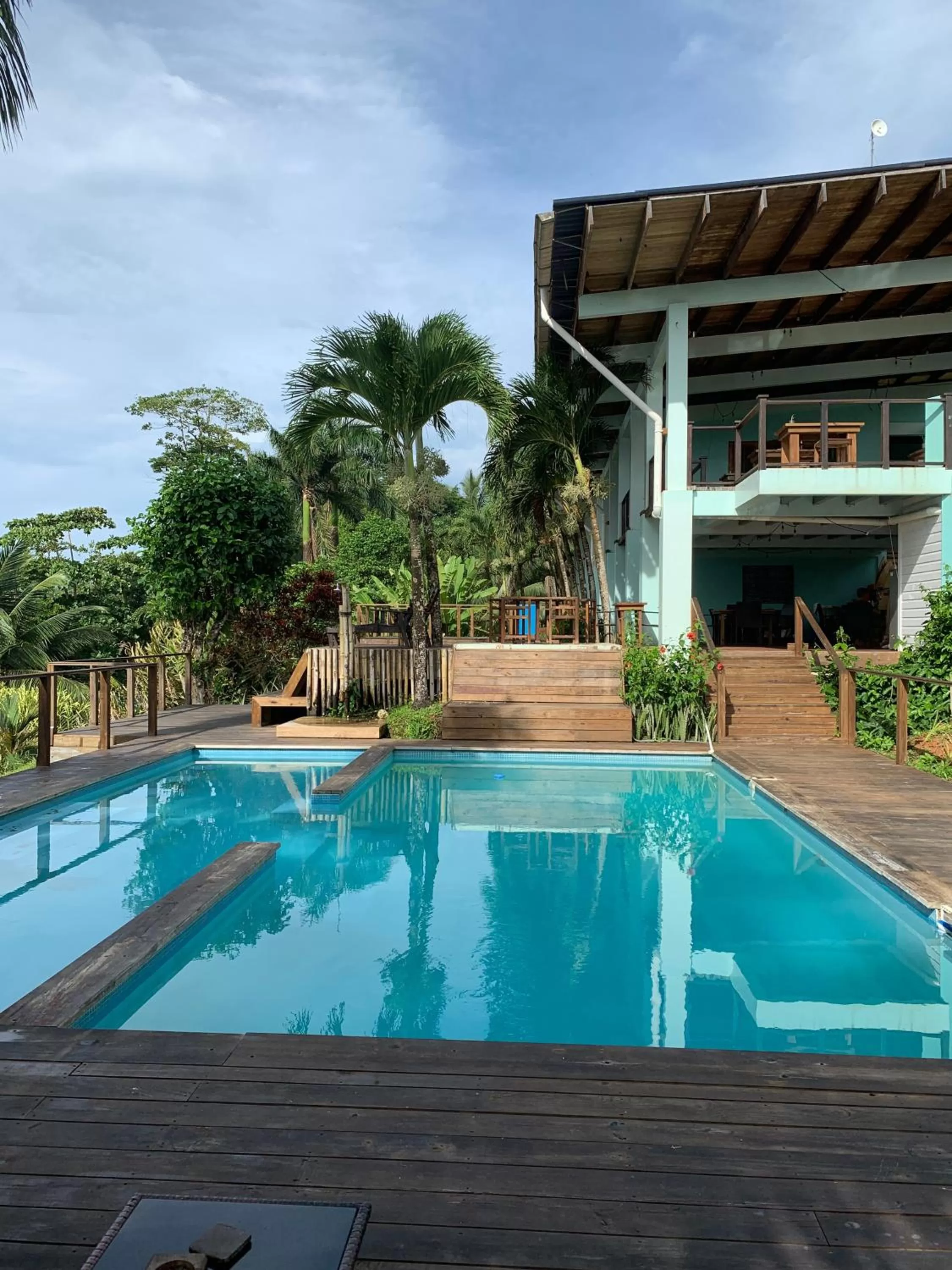 Swimming pool in Bird Island Bungalows