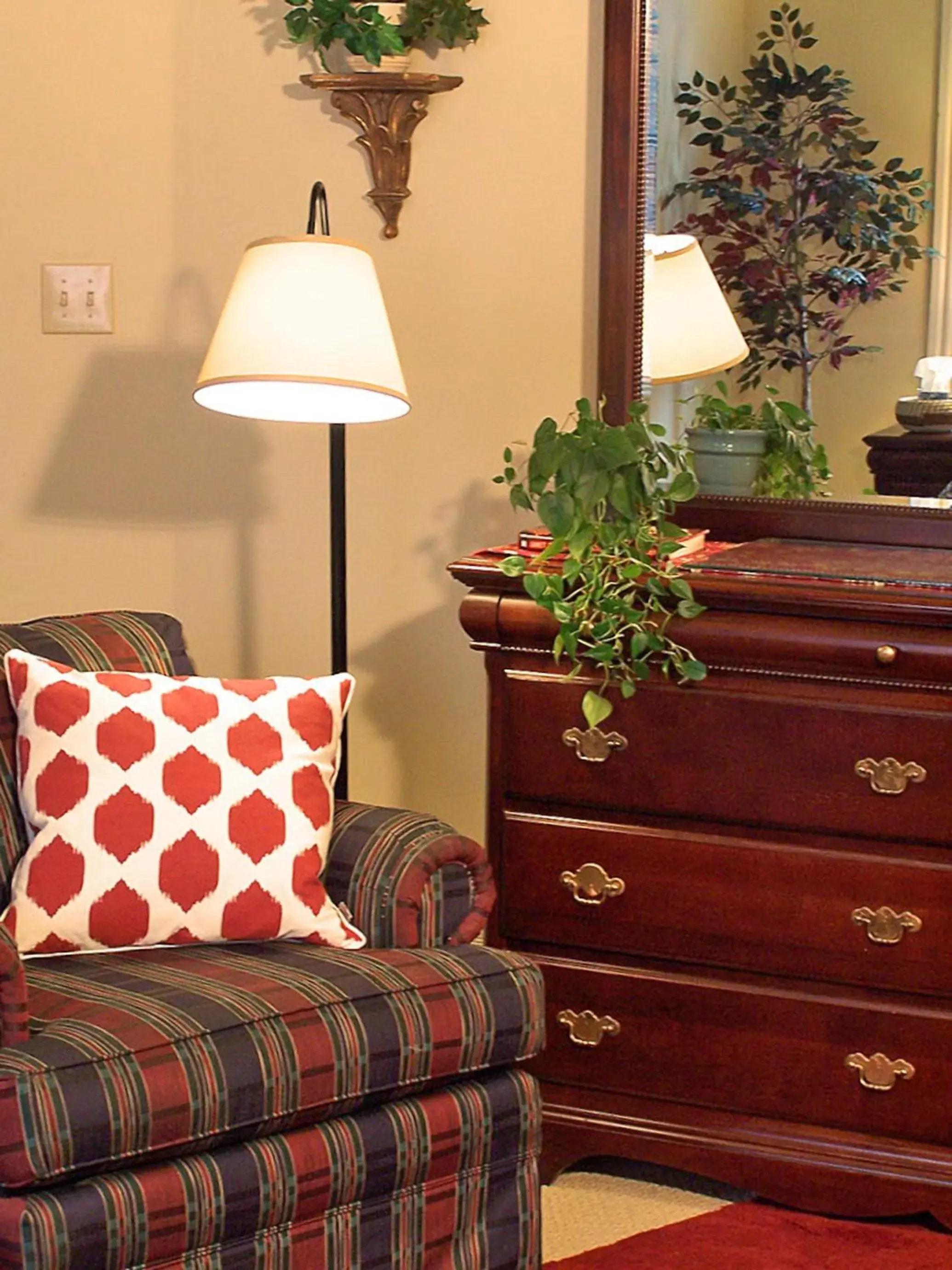 Decorative detail, Seating Area in Lyndon House Bed & Breakfast