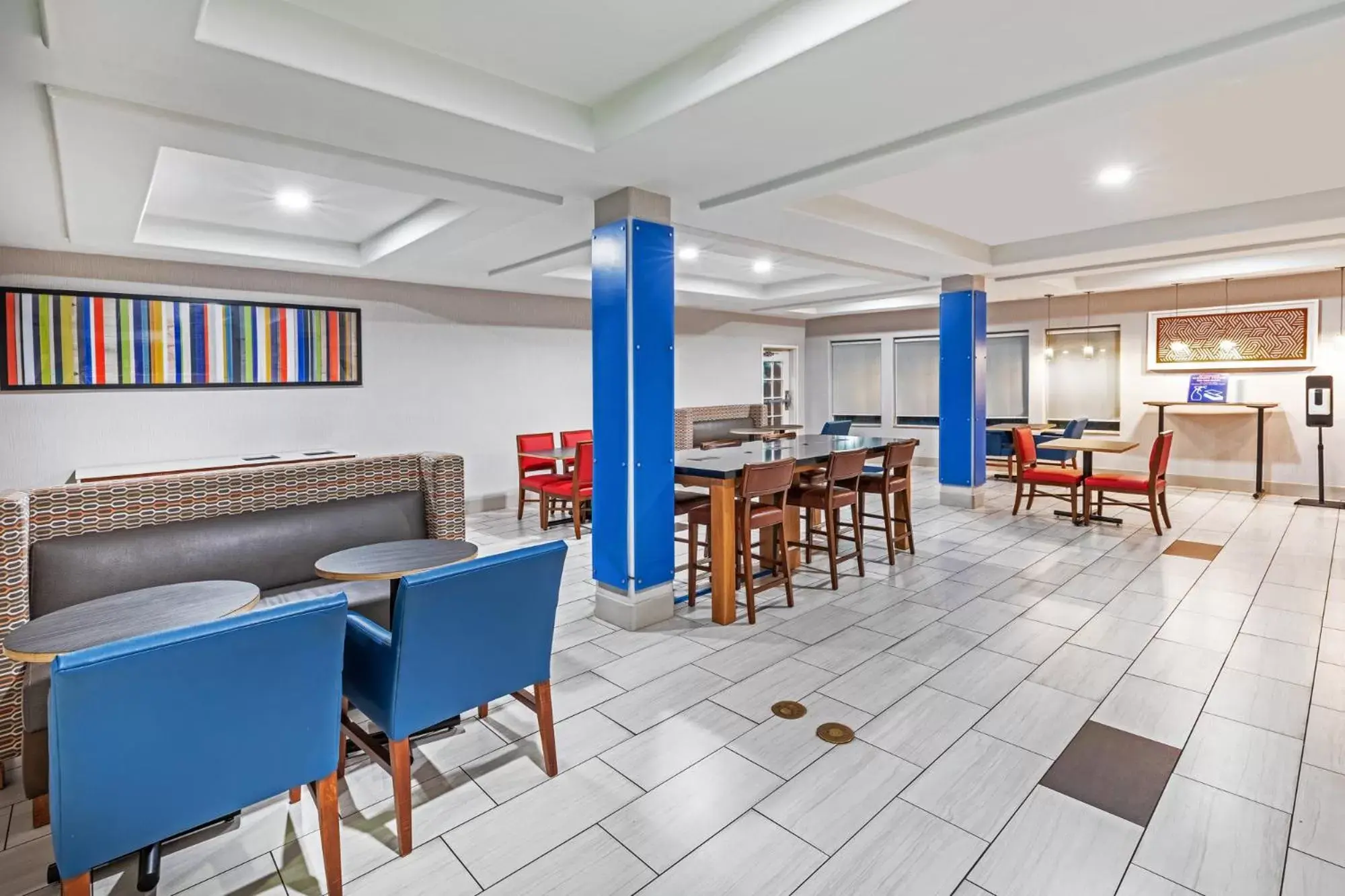 Restaurant/Places to Eat in Holiday Inn Express Hotel & Suites Lafayette South, an IHG Hotel