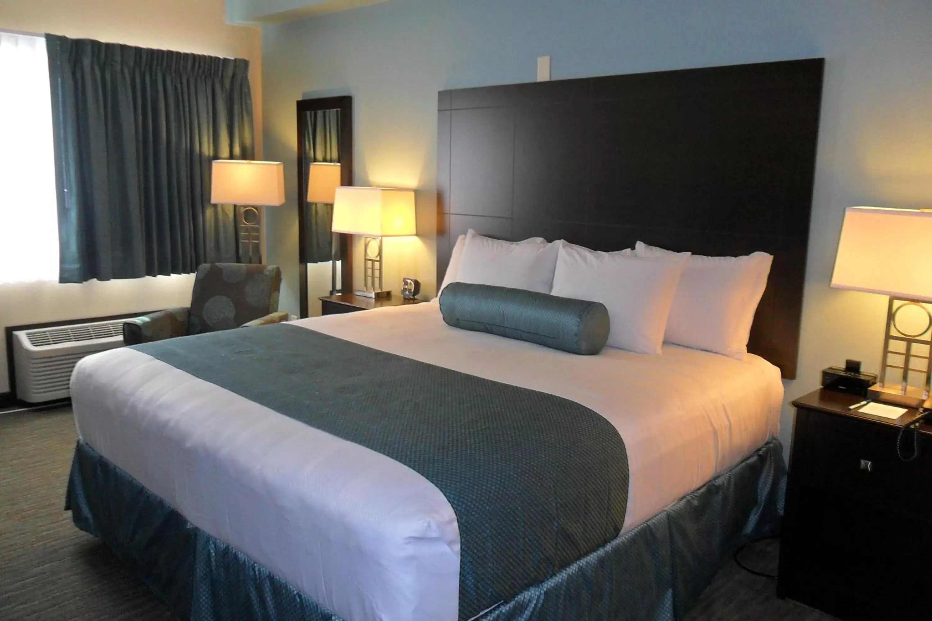 Bed in Cobblestone Inn & Suites - Fort Dodge