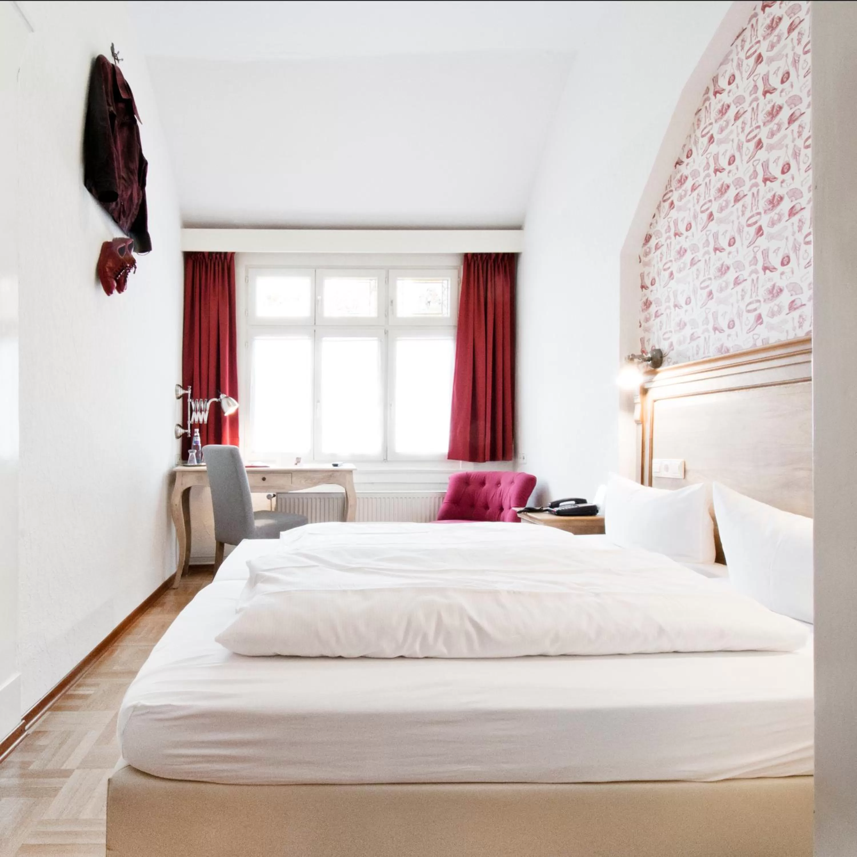 Photo of the whole room, Bed in Romantik Hotel Barbarossa