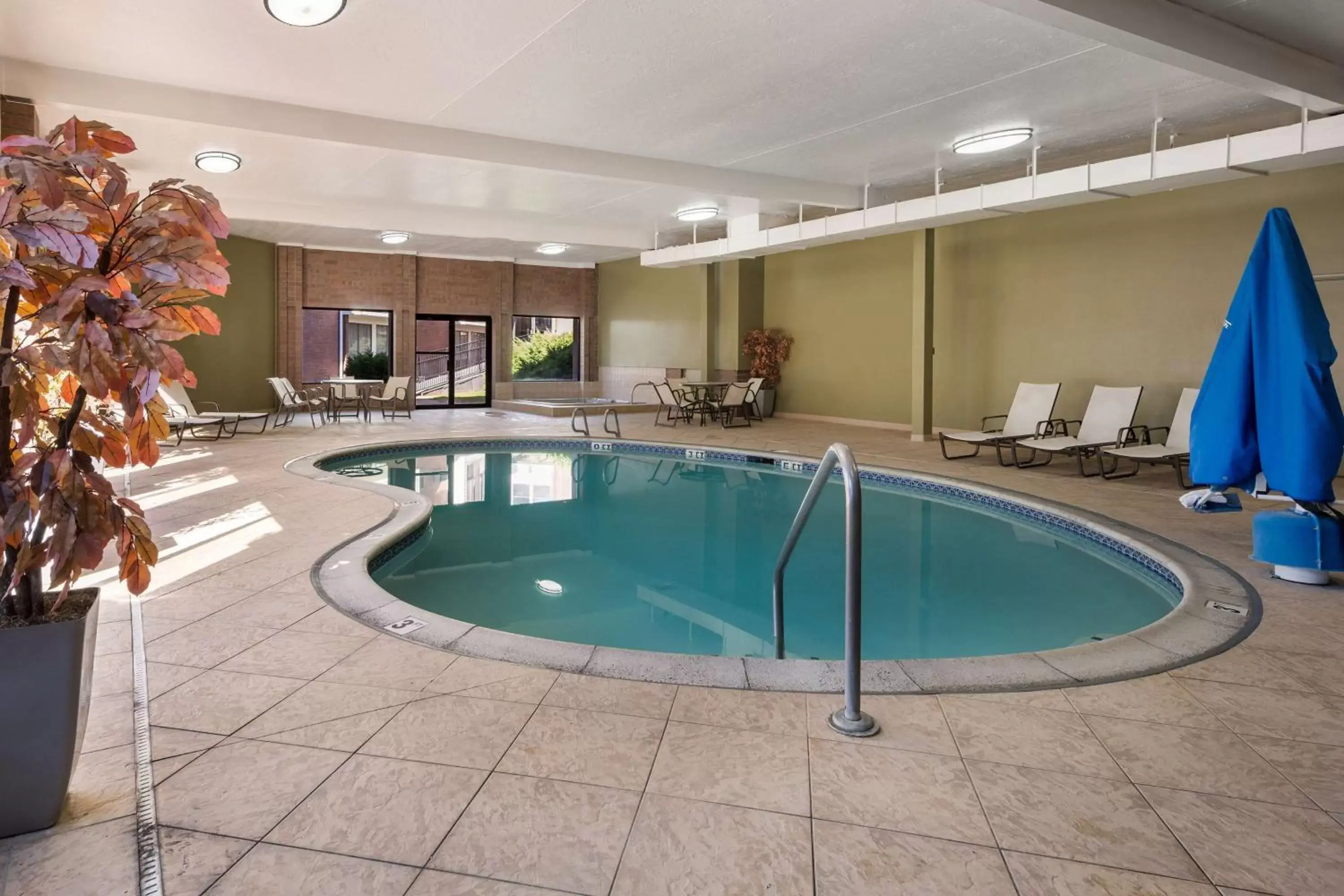 Pool view, Swimming Pool in Best Western Pocatello Inn