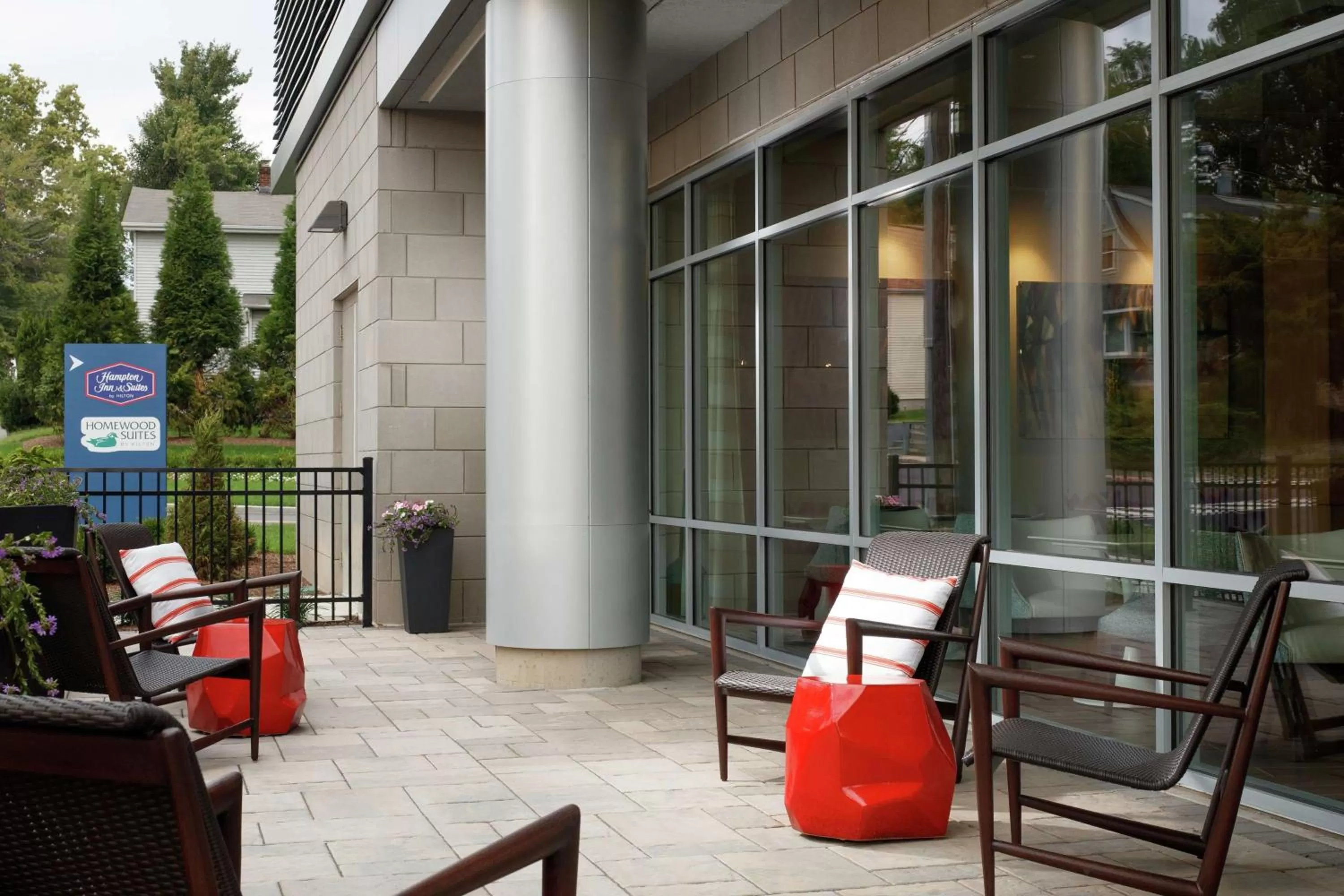 Patio in Hampton Inn & Suites Teaneck/Glenpointe