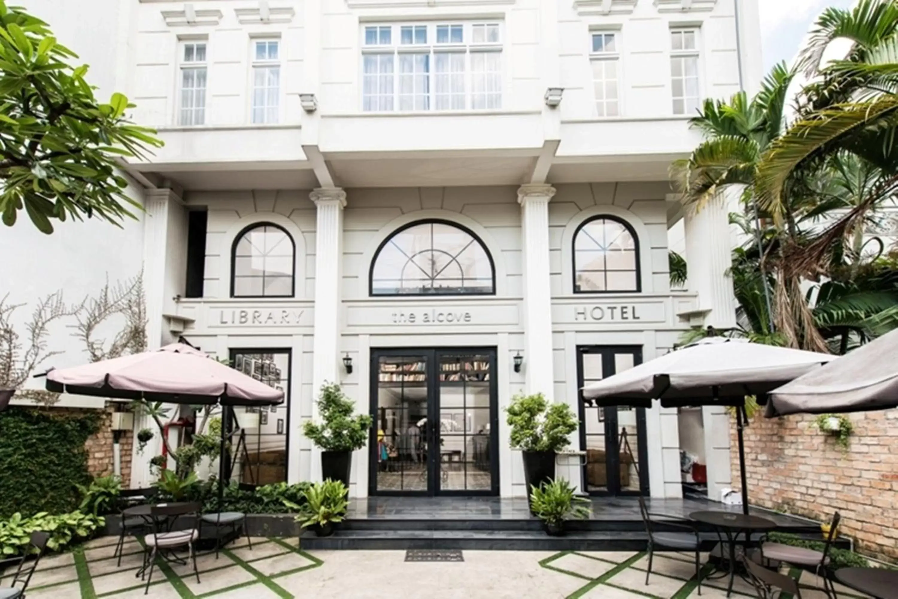 Facade/entrance in The Alcove Library Hotel Facade/entrance in The Alcove Library Hotel