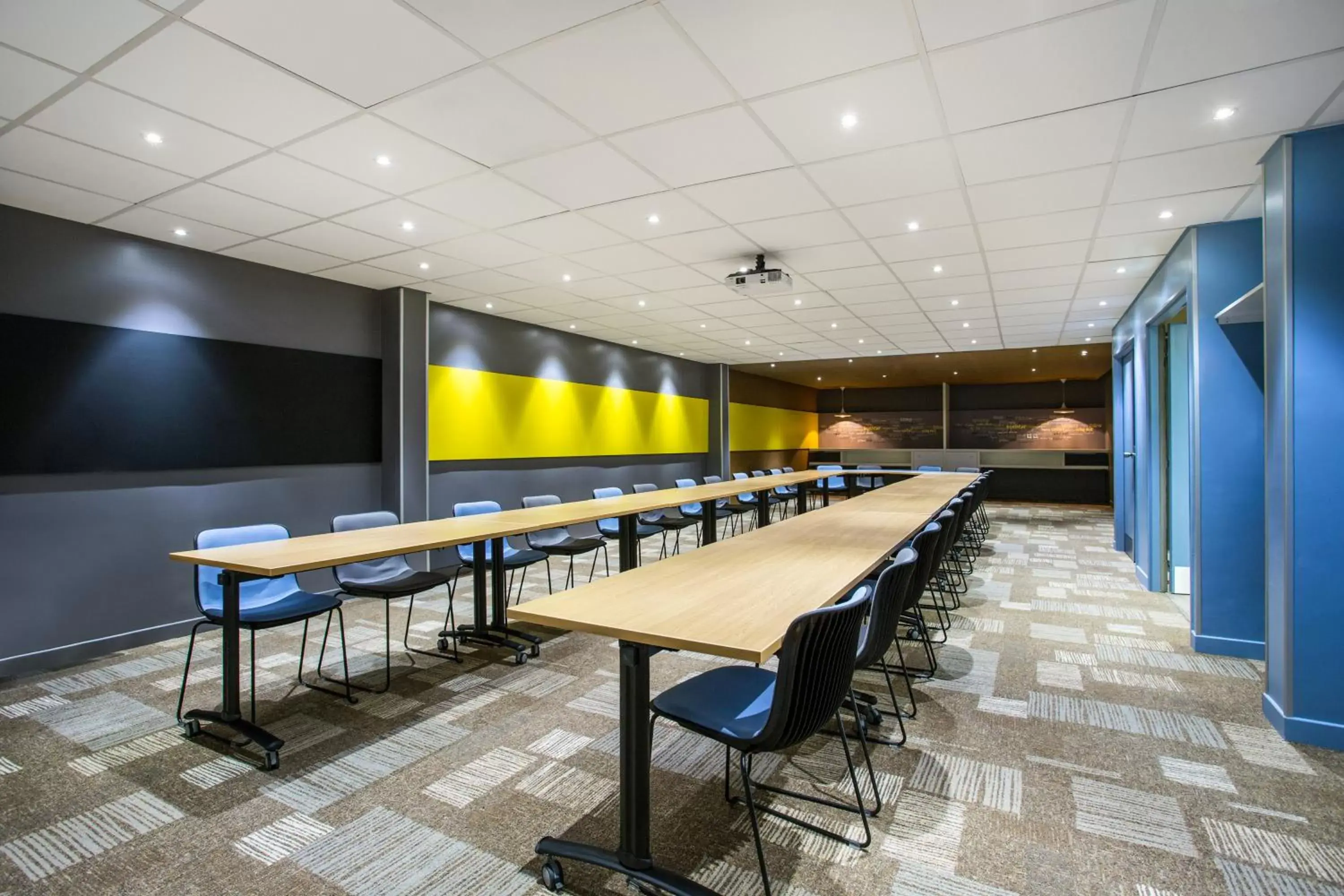 Meeting/conference room in ibis Saint-Denis Stade Ouest
