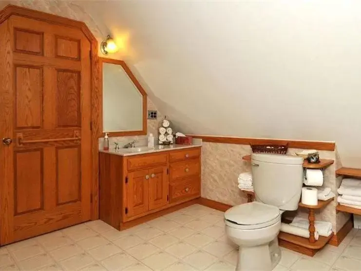 Bathroom in Victorian Loft Bed and Breakfast