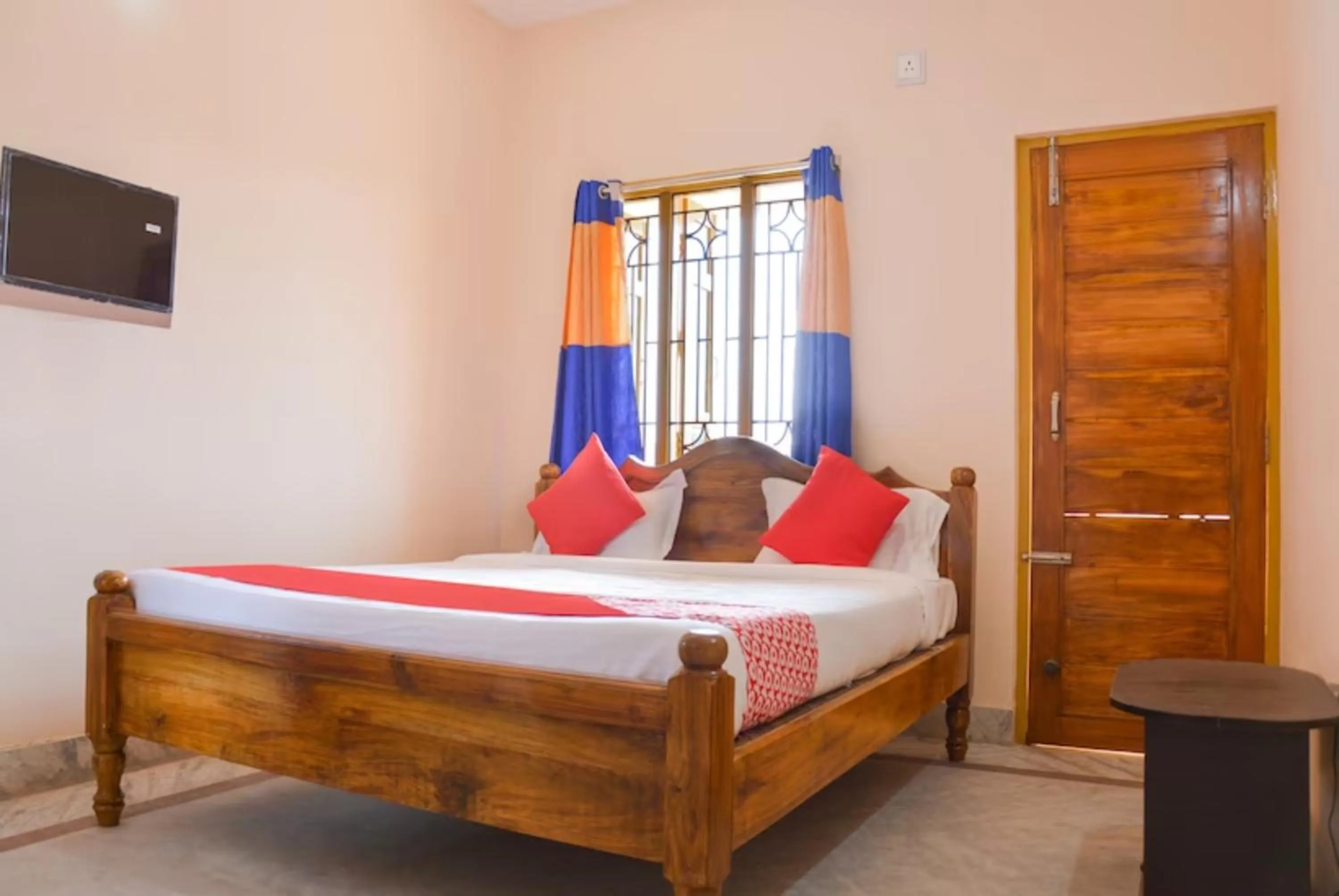 Bed in Goroomgo Caroline Homestay Bhubaneswar