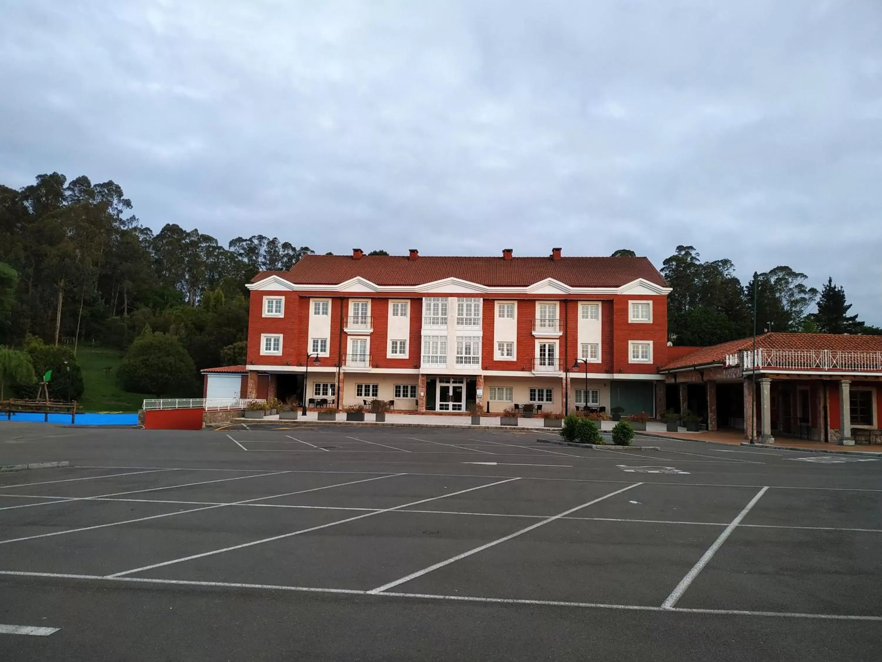 Parking, Property Building in HOTEL LA CAMPANA