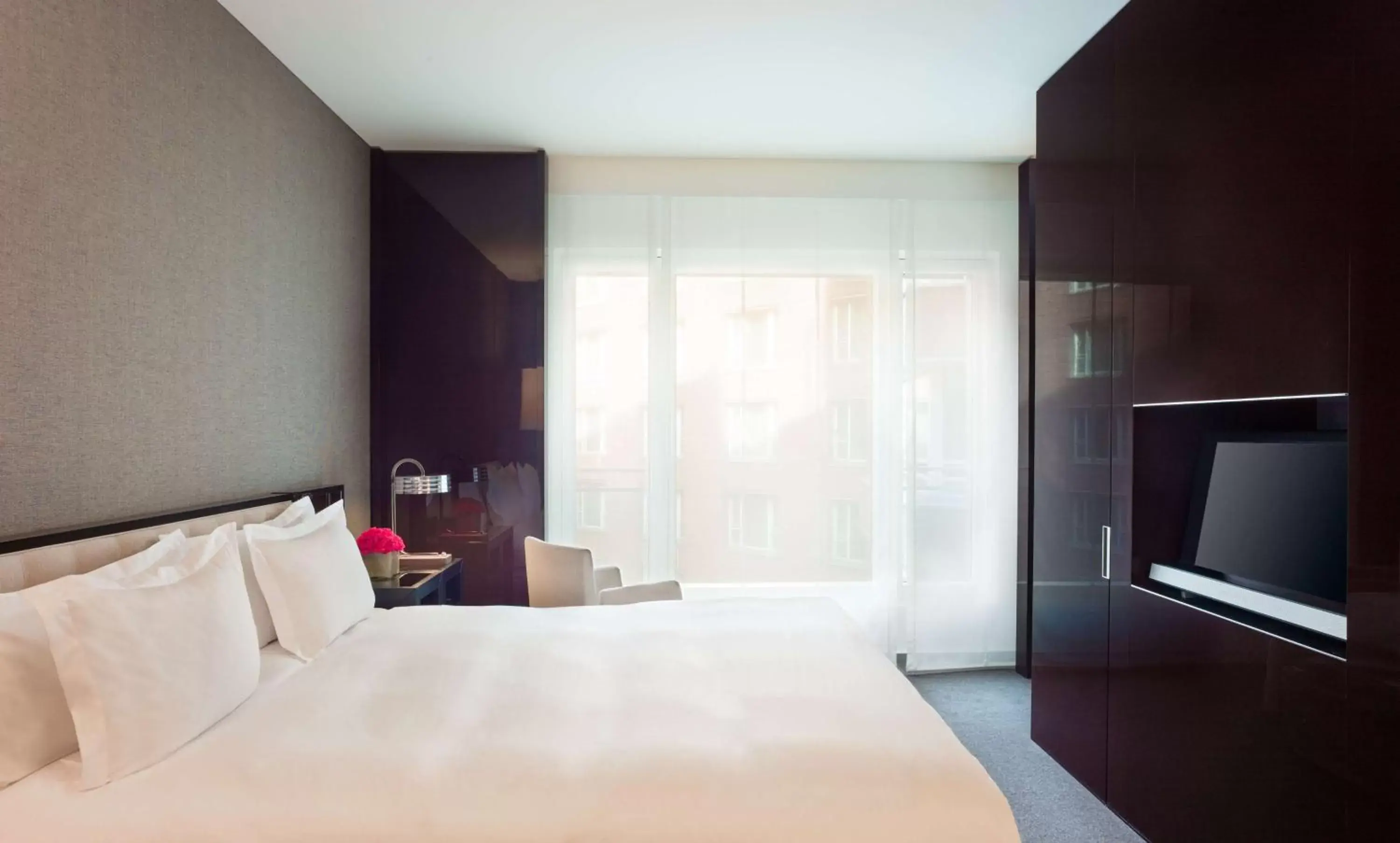 Photo of the whole room, Bed in Grand Hyatt Berlin