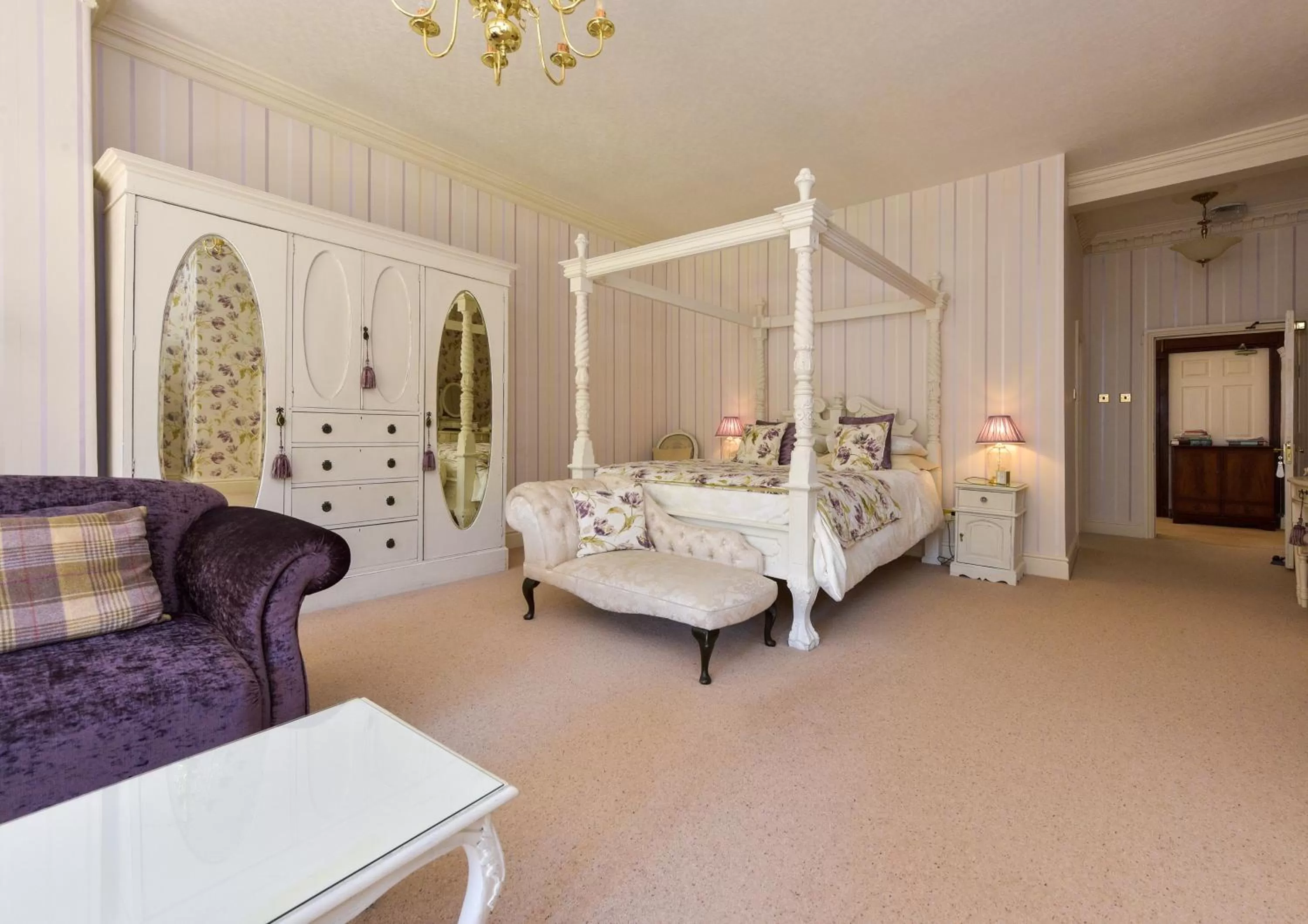 Bed in Kateshill House Bed & Breakfast