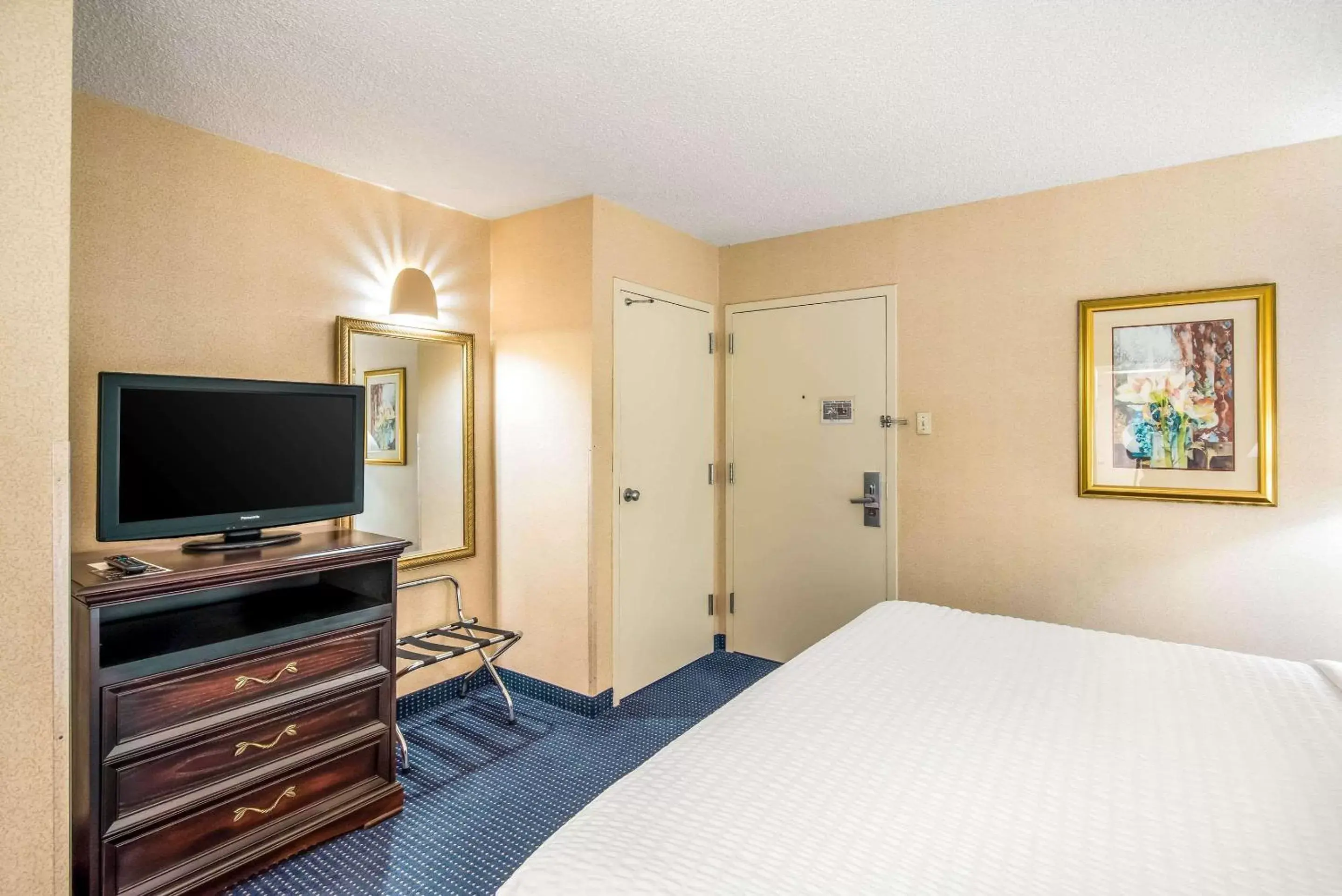 Photo of the whole room, TV/Entertainment Center in Clarion Inn Grand Junction