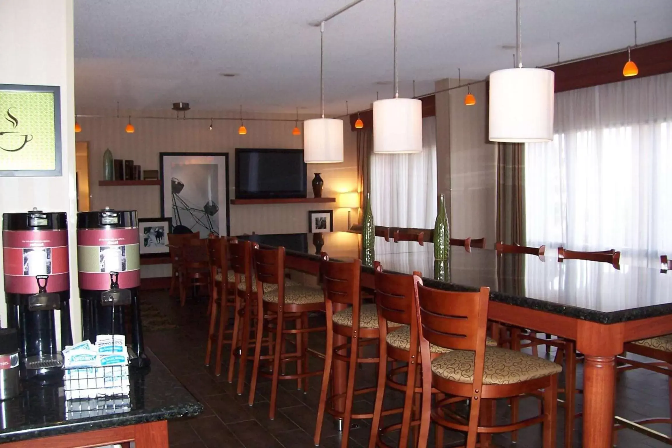 Dining area, Lounge/Bar in Hampton Inn Washington