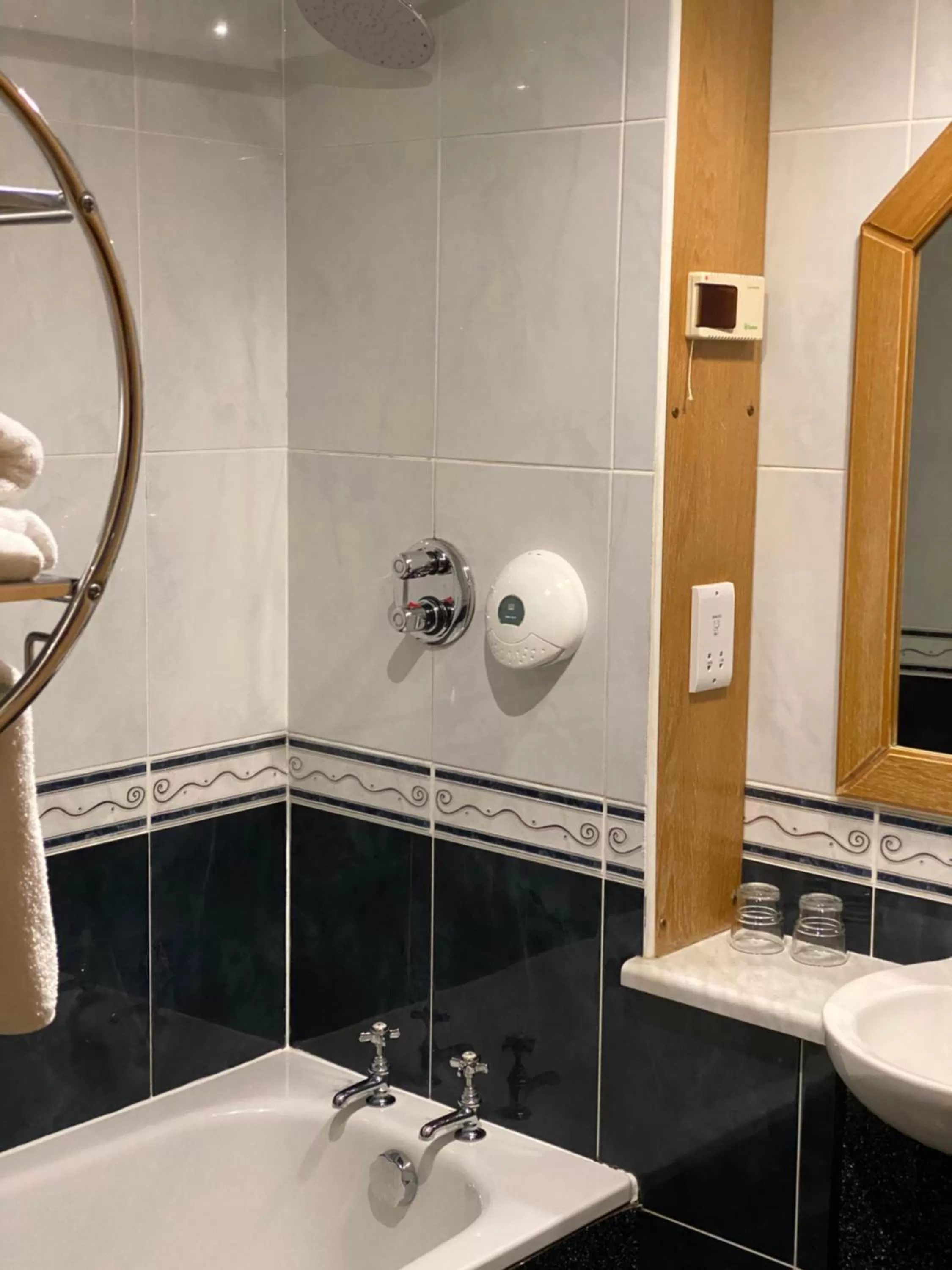 Shower in Bessemer Hotel