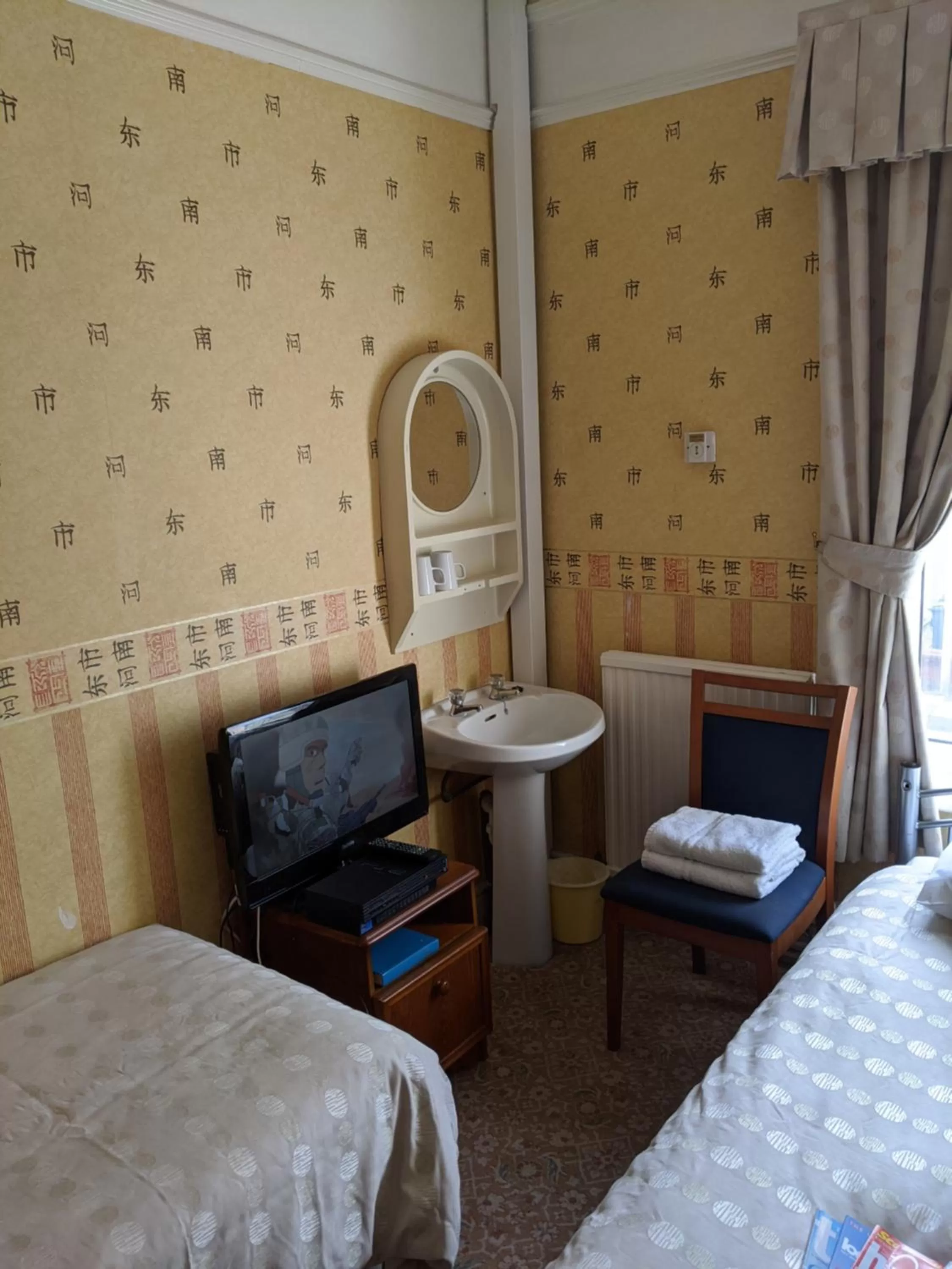 Bed in The New Guilderoy Hotel